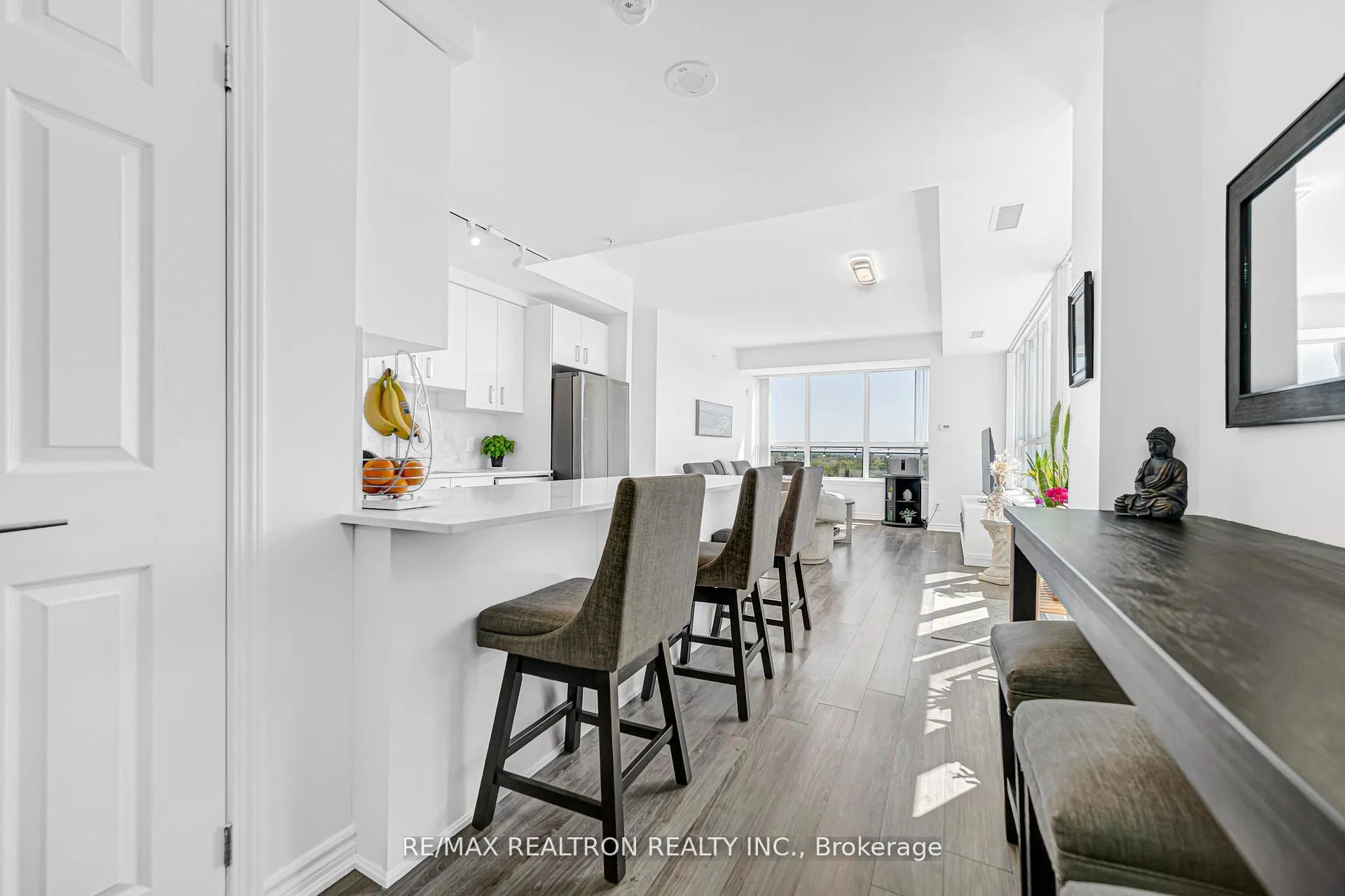 Photo 5 of Unit 708, 11611 Yonge Street, Richmond Hill, Jefferson — HOMEH