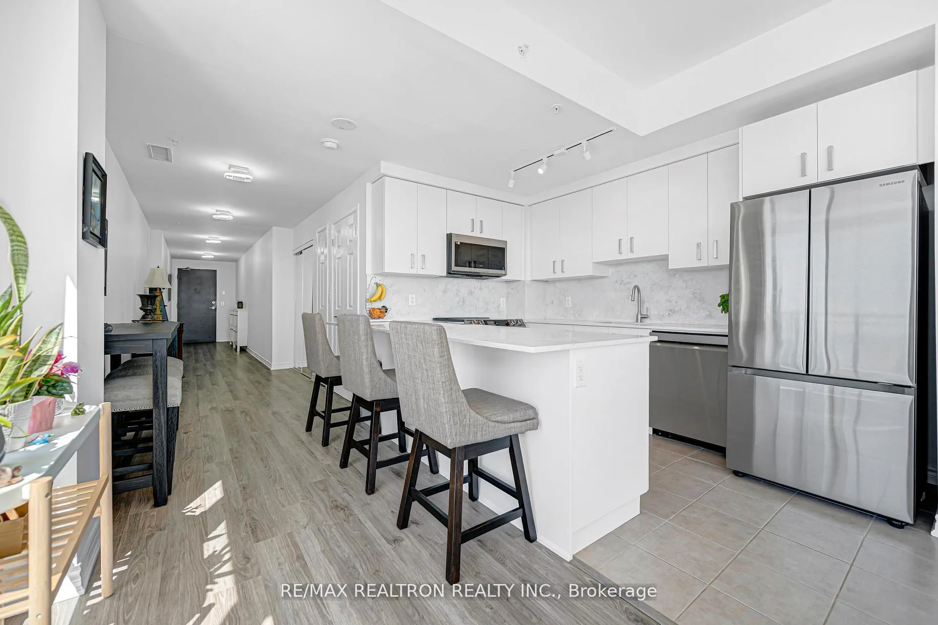 Photo 6 of Unit 708, 11611 Yonge Street, Richmond Hill, Jefferson — HOMEH