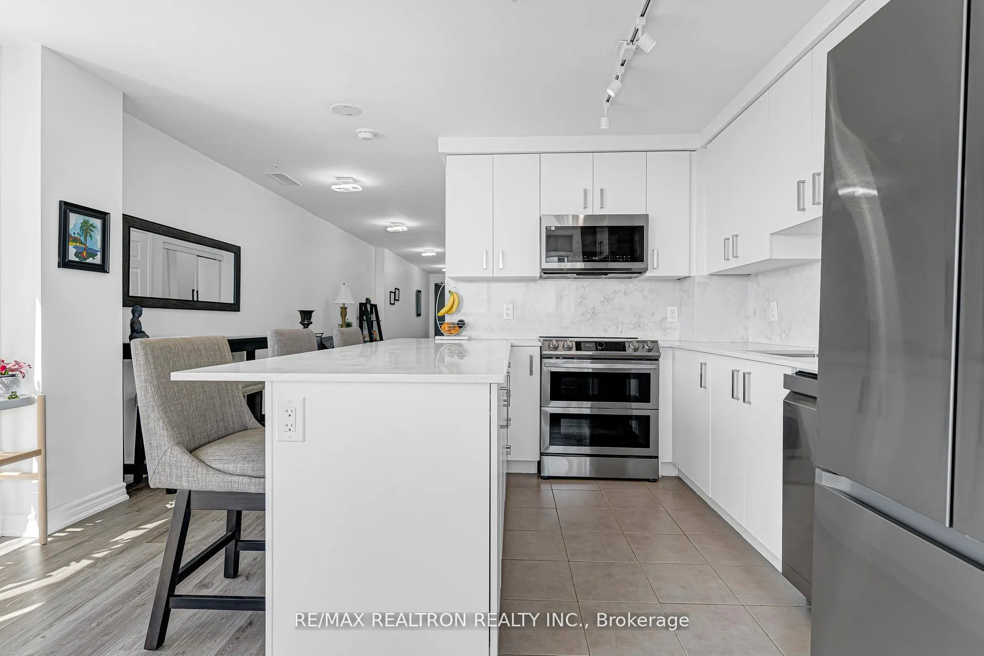 Photo 9 of Unit 708, 11611 Yonge Street, Richmond Hill, Jefferson — HOMEH