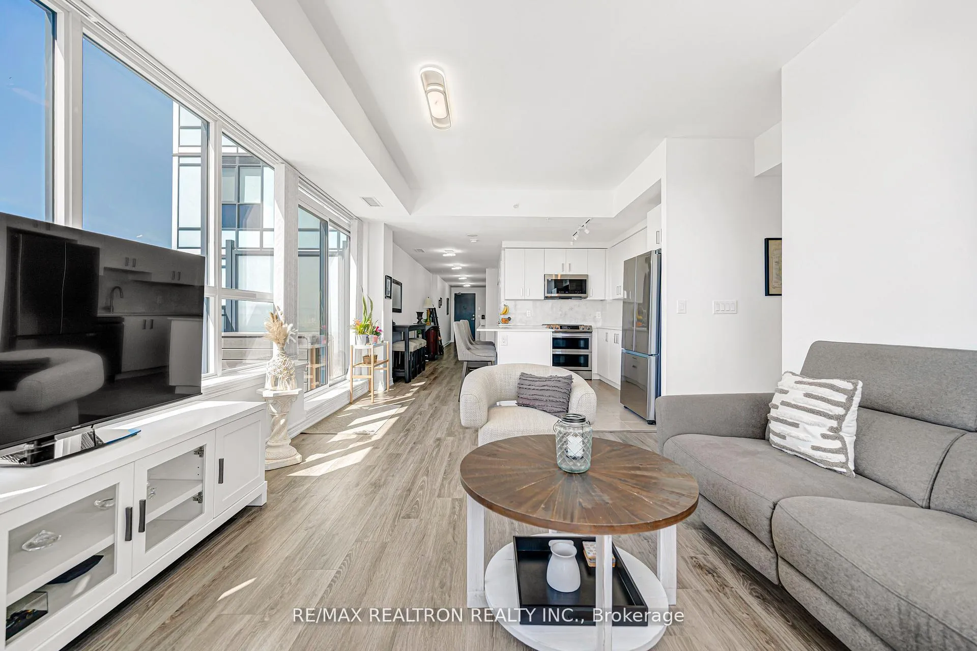 Photo 13 of Unit 708, 11611 Yonge Street, Richmond Hill, Jefferson — HOMEH