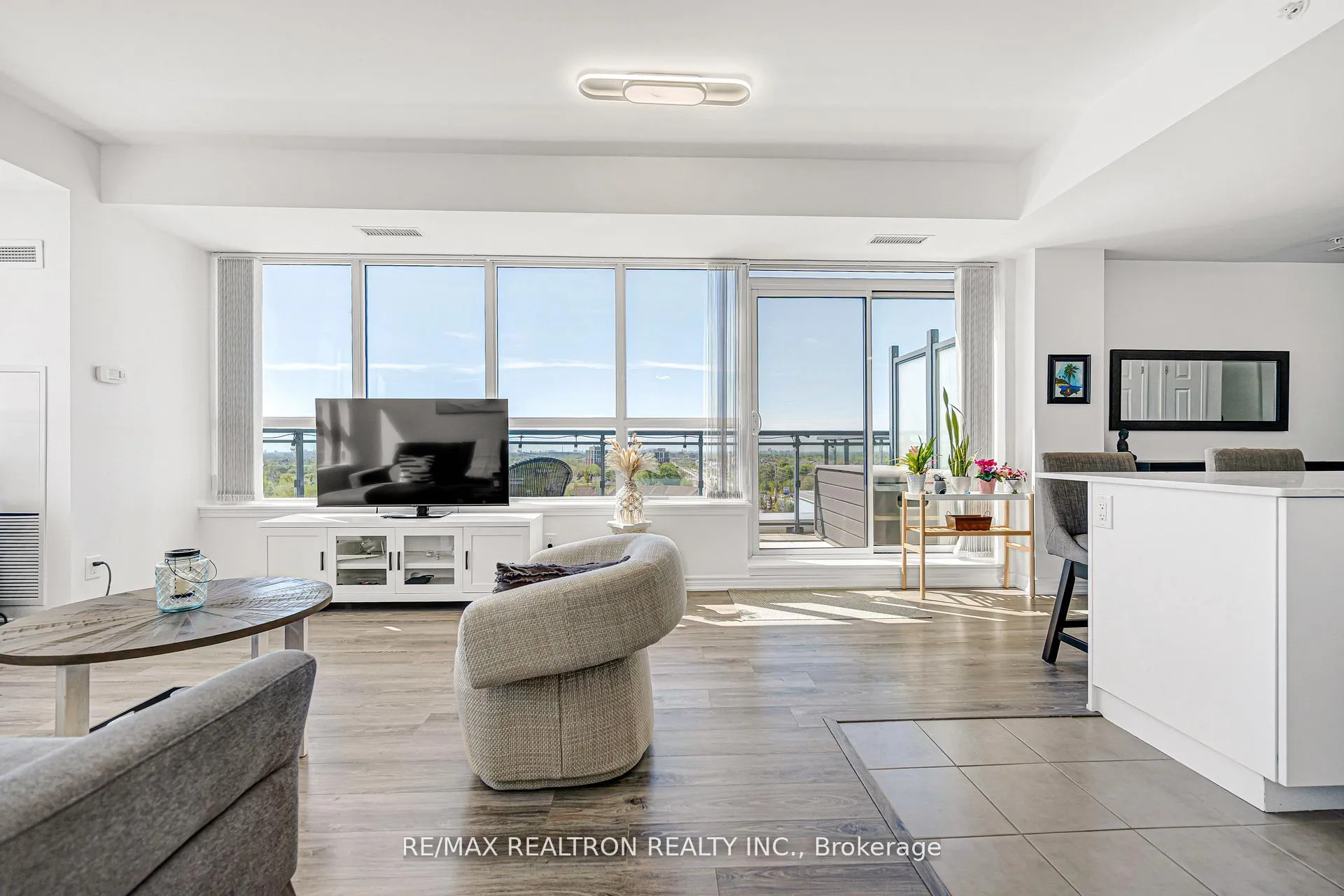 Photo 16 of Unit 708, 11611 Yonge Street, Richmond Hill, Jefferson — HOMEH