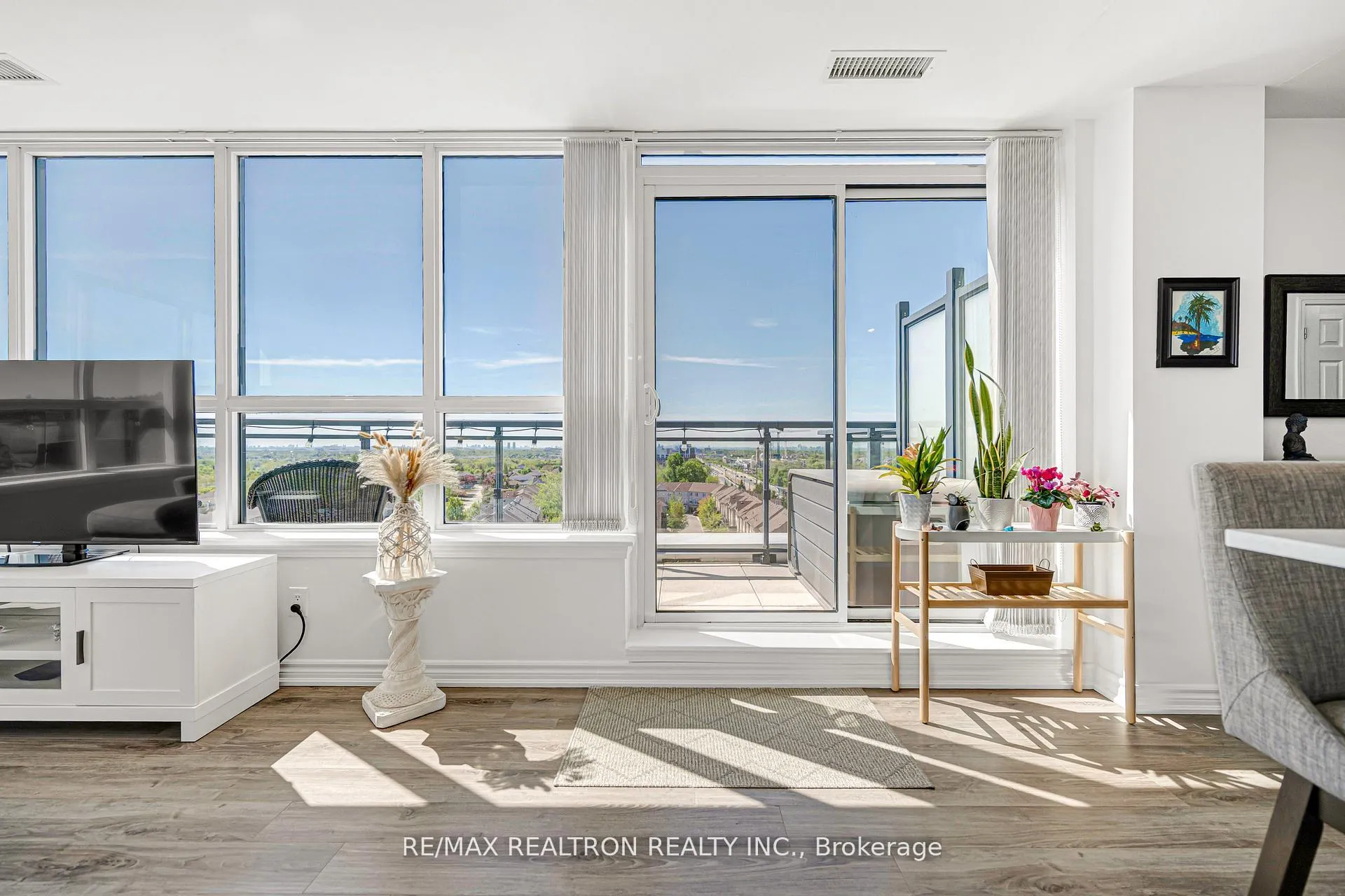 Photo 19 of Unit 708, 11611 Yonge Street, Richmond Hill, Jefferson — HOMEH
