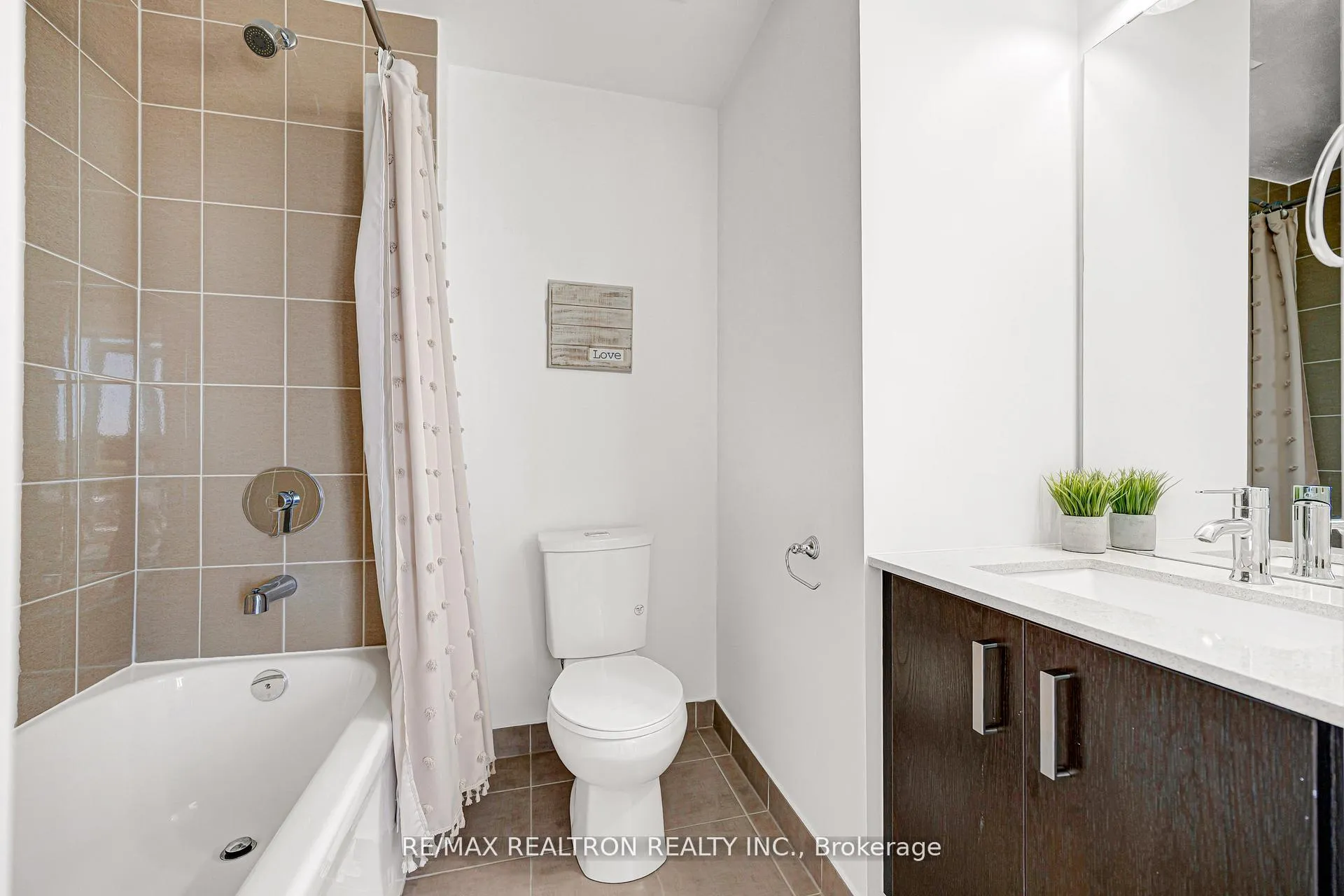 Photo 23 of Unit 708, 11611 Yonge Street, Richmond Hill, Jefferson — HOMEH