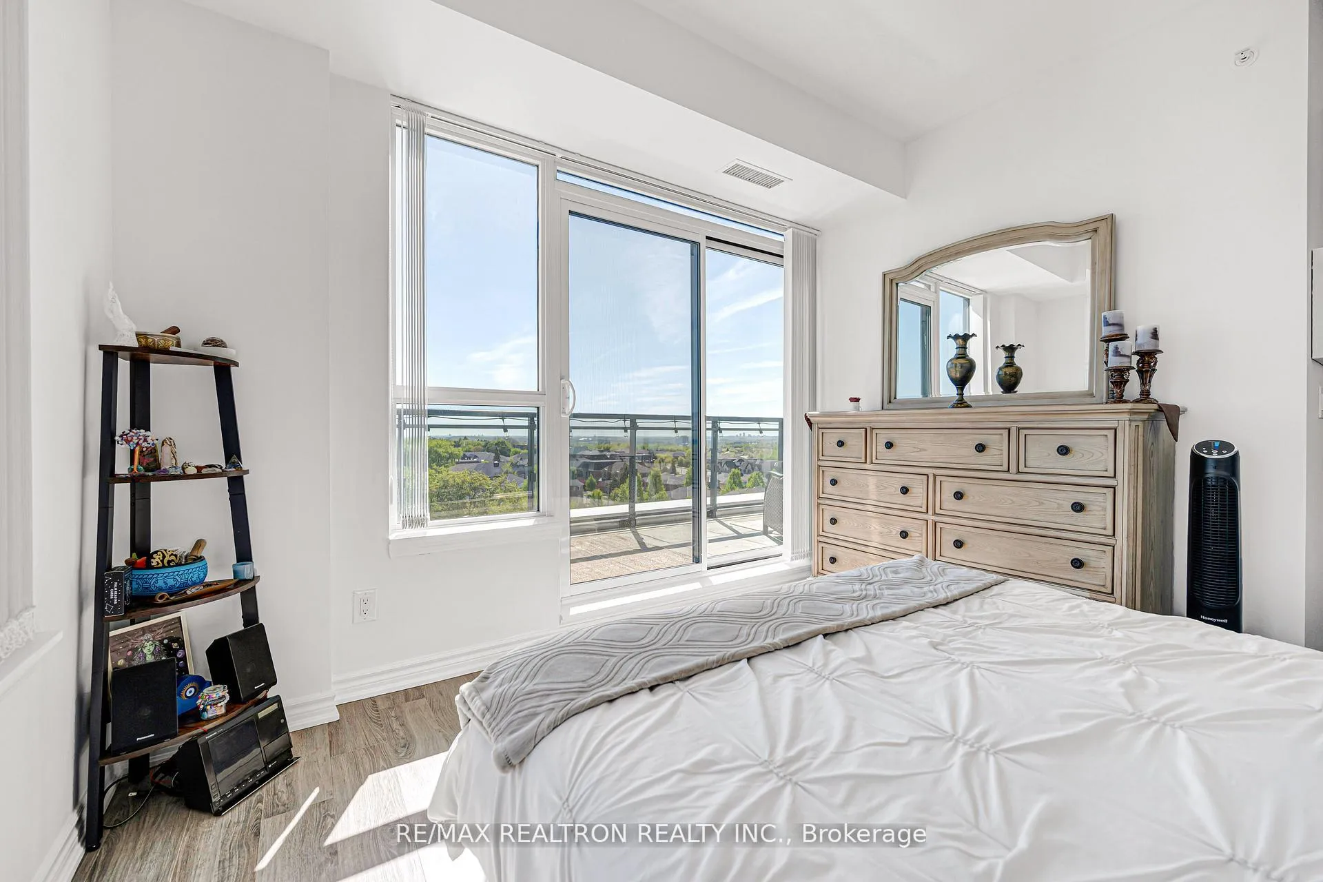 Photo 26 of Unit 708, 11611 Yonge Street, Richmond Hill, Jefferson — HOMEH