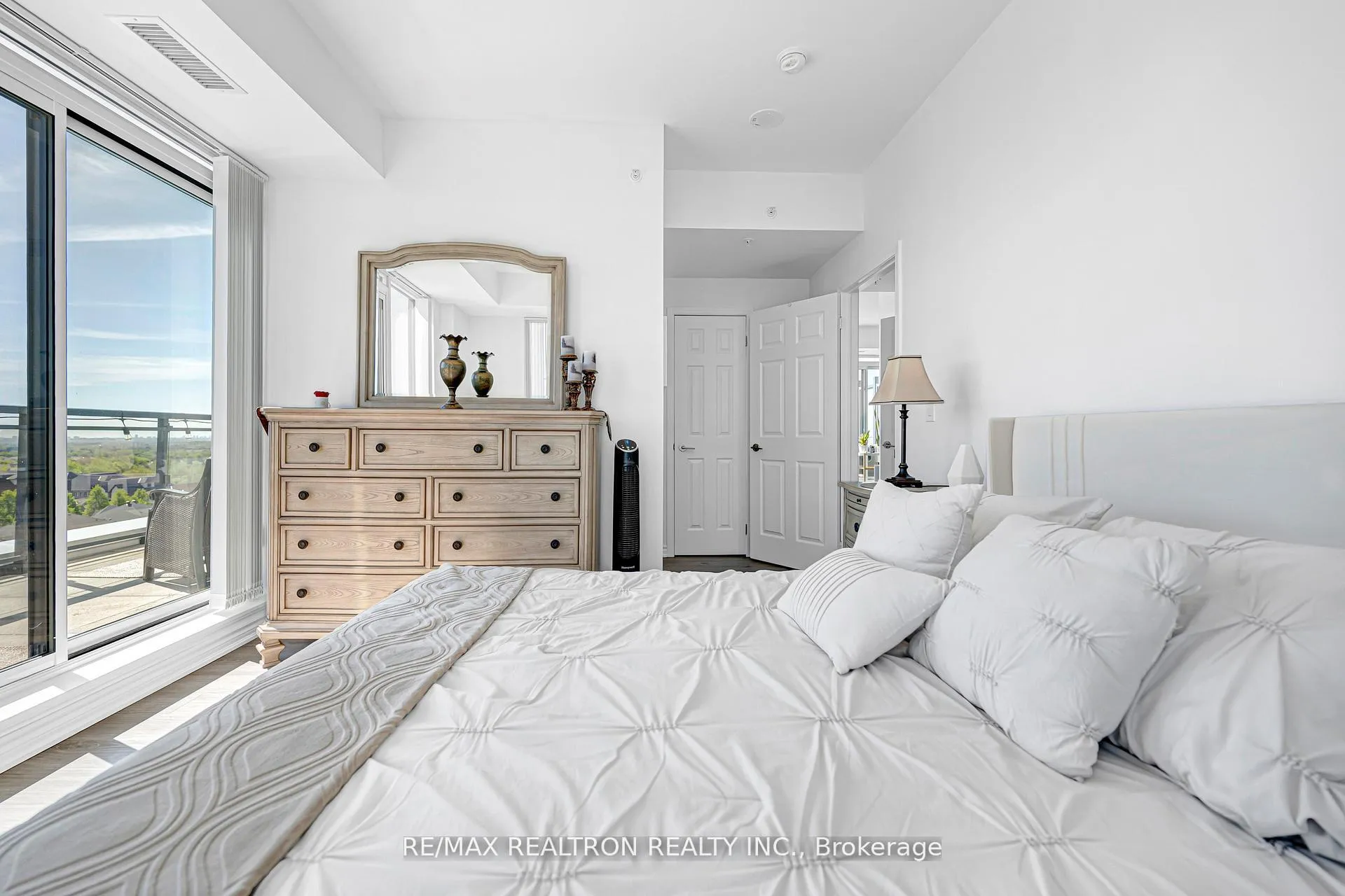 Photo 28 of Unit 708, 11611 Yonge Street, Richmond Hill, Jefferson — HOMEH