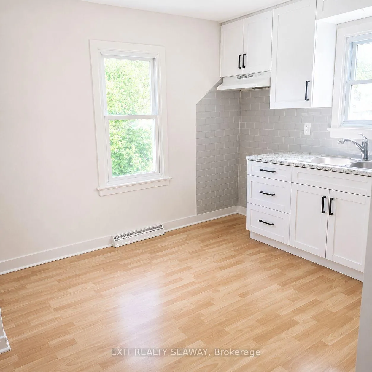 Photo 3 of 1218 Notre Dame Street, Cornwall, Cornwall — HOMEH