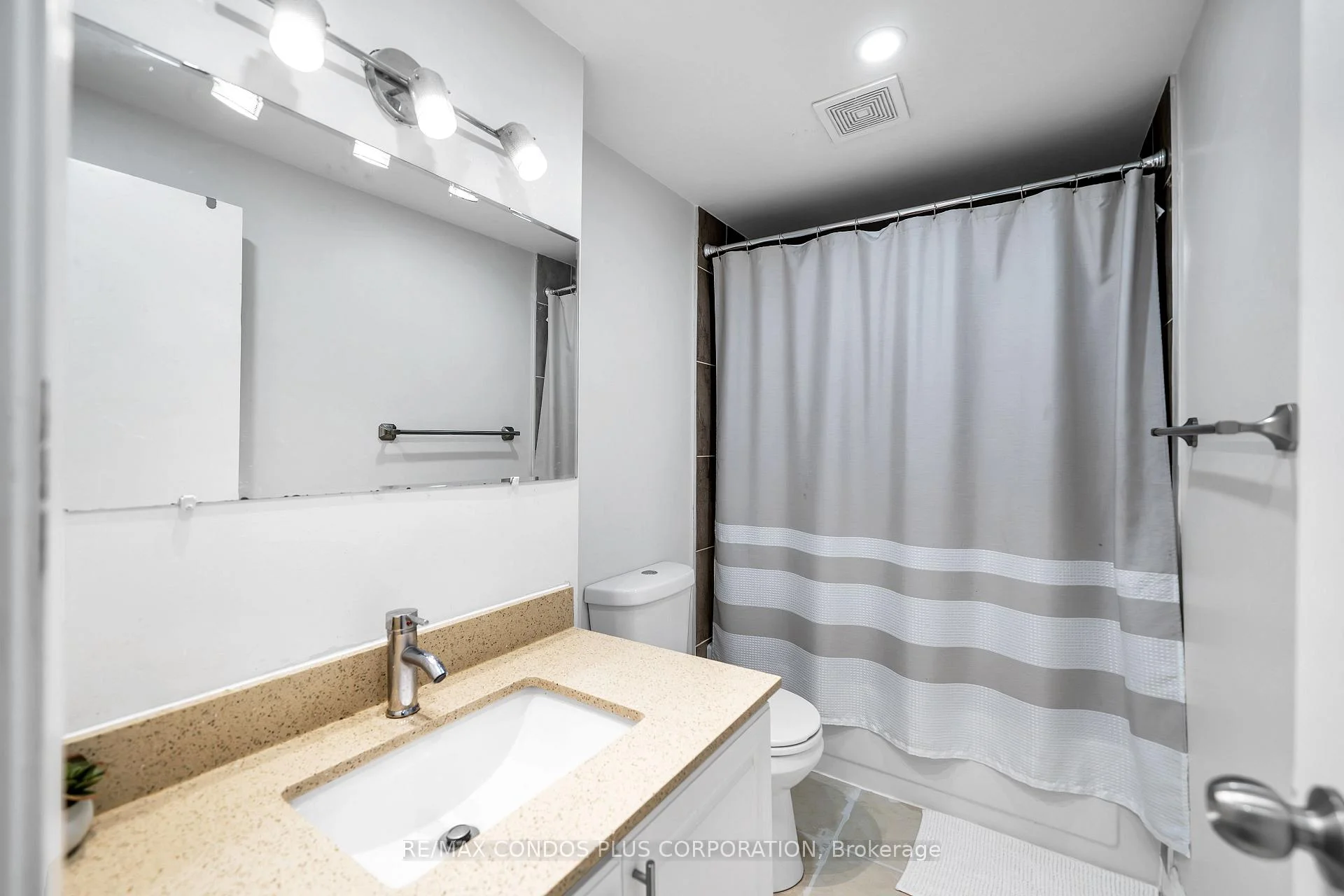 Photo 40 of Unit 39, 222 Pearson Street, Oshawa, O'Neill — HOMEH