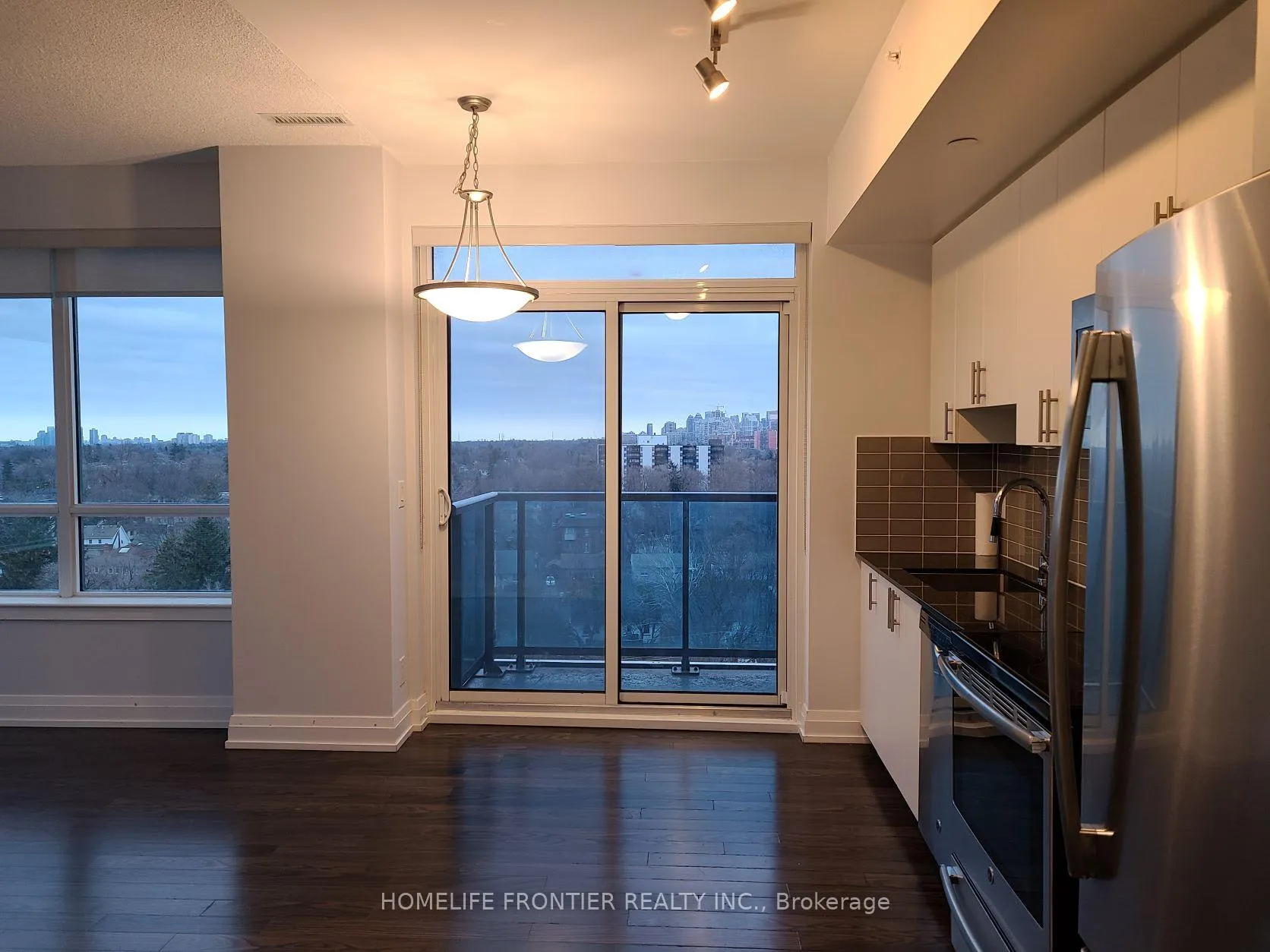 Photo 8 of Unit 906, 7167 Yonge Street, Markham, Grandview — HOMEH