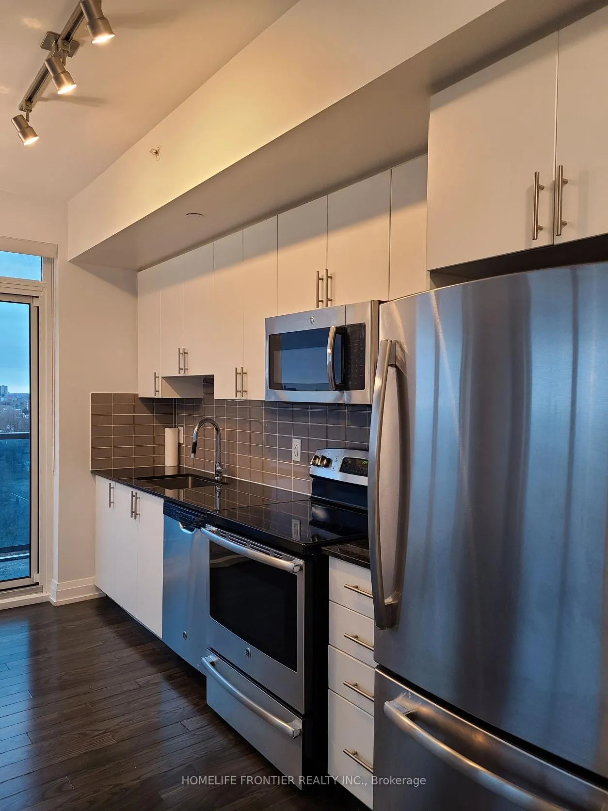 Photo 9 of Unit 906, 7167 Yonge Street, Markham, Grandview — HOMEH