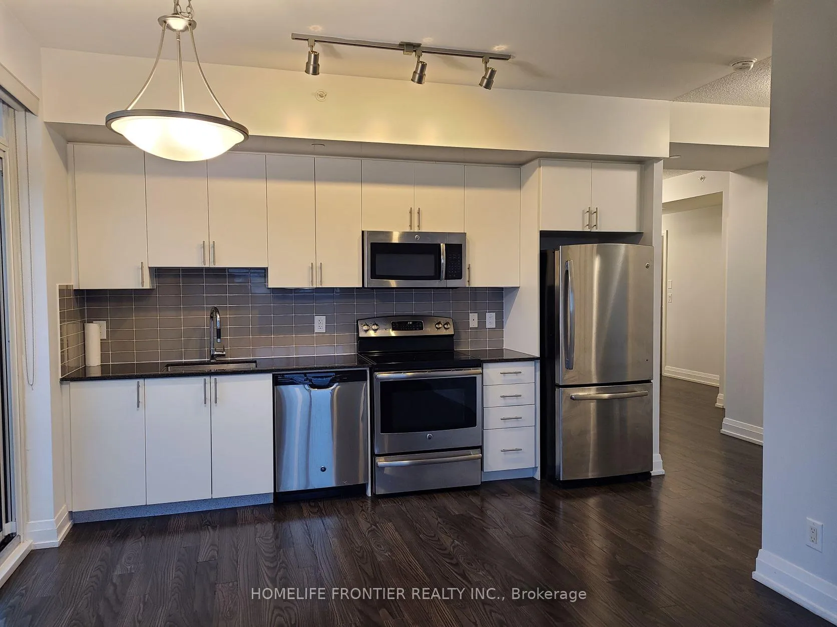 Photo 10 of Unit 906, 7167 Yonge Street, Markham, Grandview — HOMEH