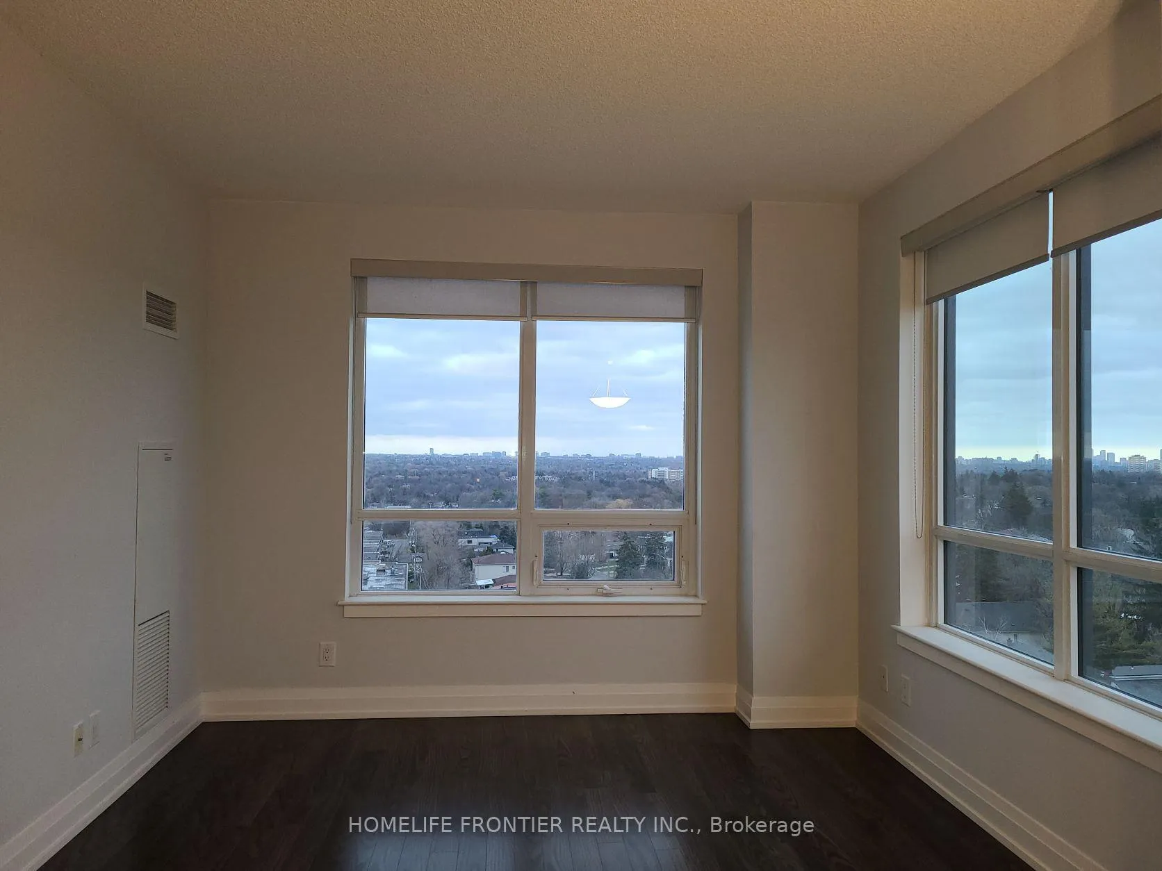 Photo 11 of Unit 906, 7167 Yonge Street, Markham, Grandview — HOMEH