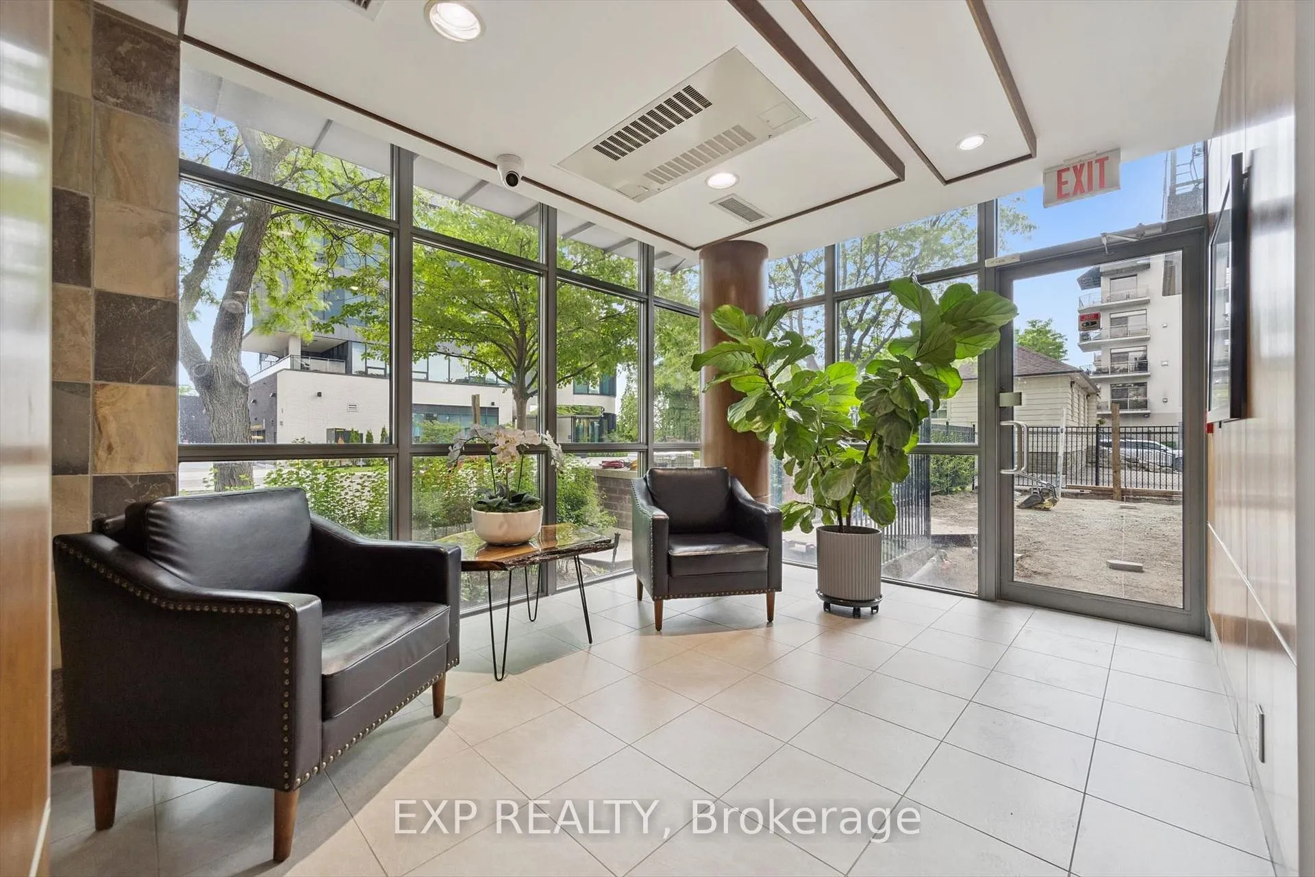 Photo 3 of Unit 607, 70 Port Street E, Mississauga, Port Credit — HOMEH