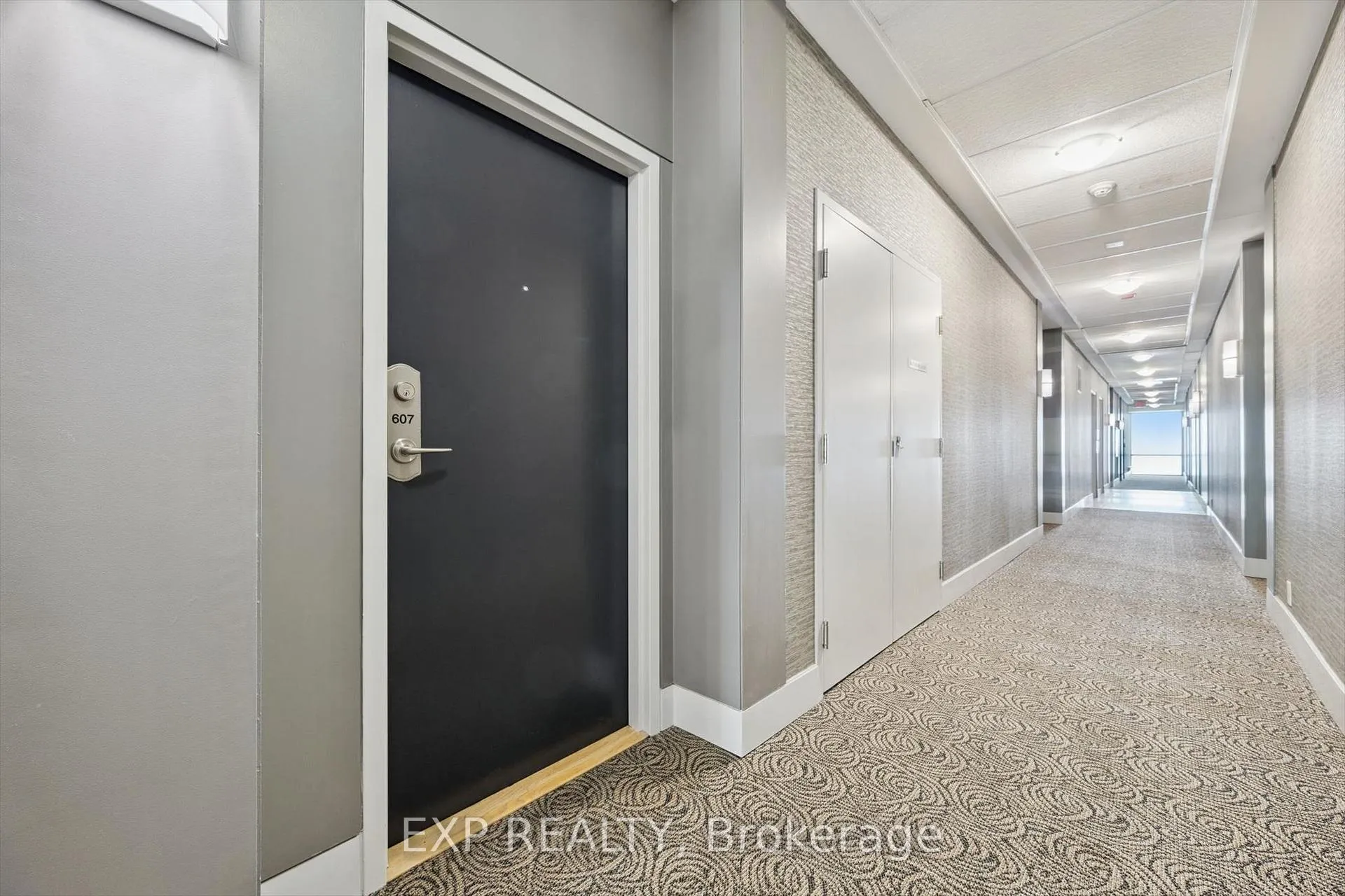 Photo 4 of Unit 607, 70 Port Street E, Mississauga, Port Credit — HOMEH