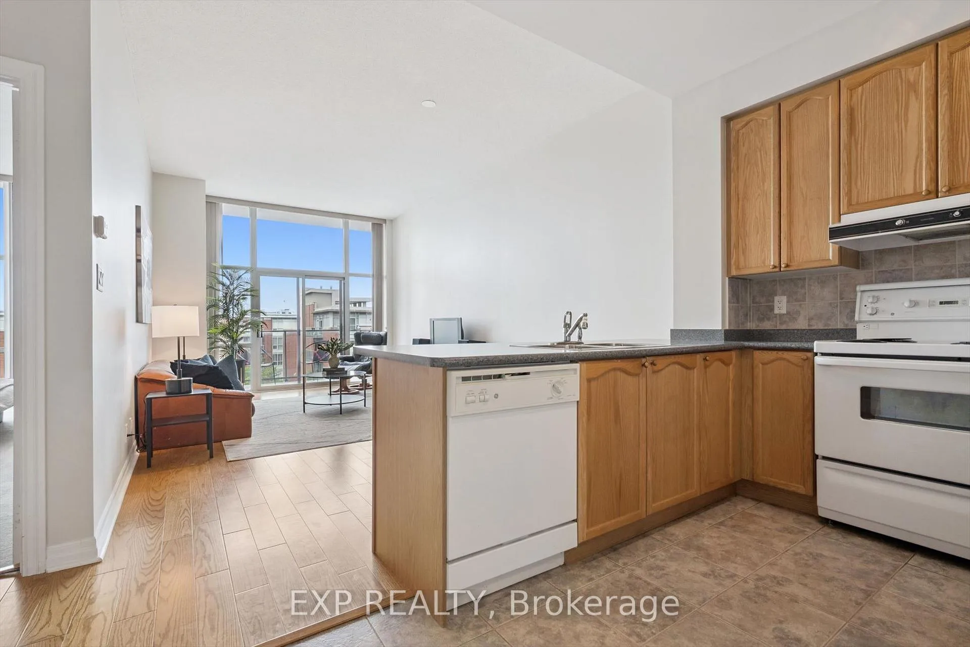 Photo 7 of Unit 607, 70 Port Street E, Mississauga, Port Credit — HOMEH