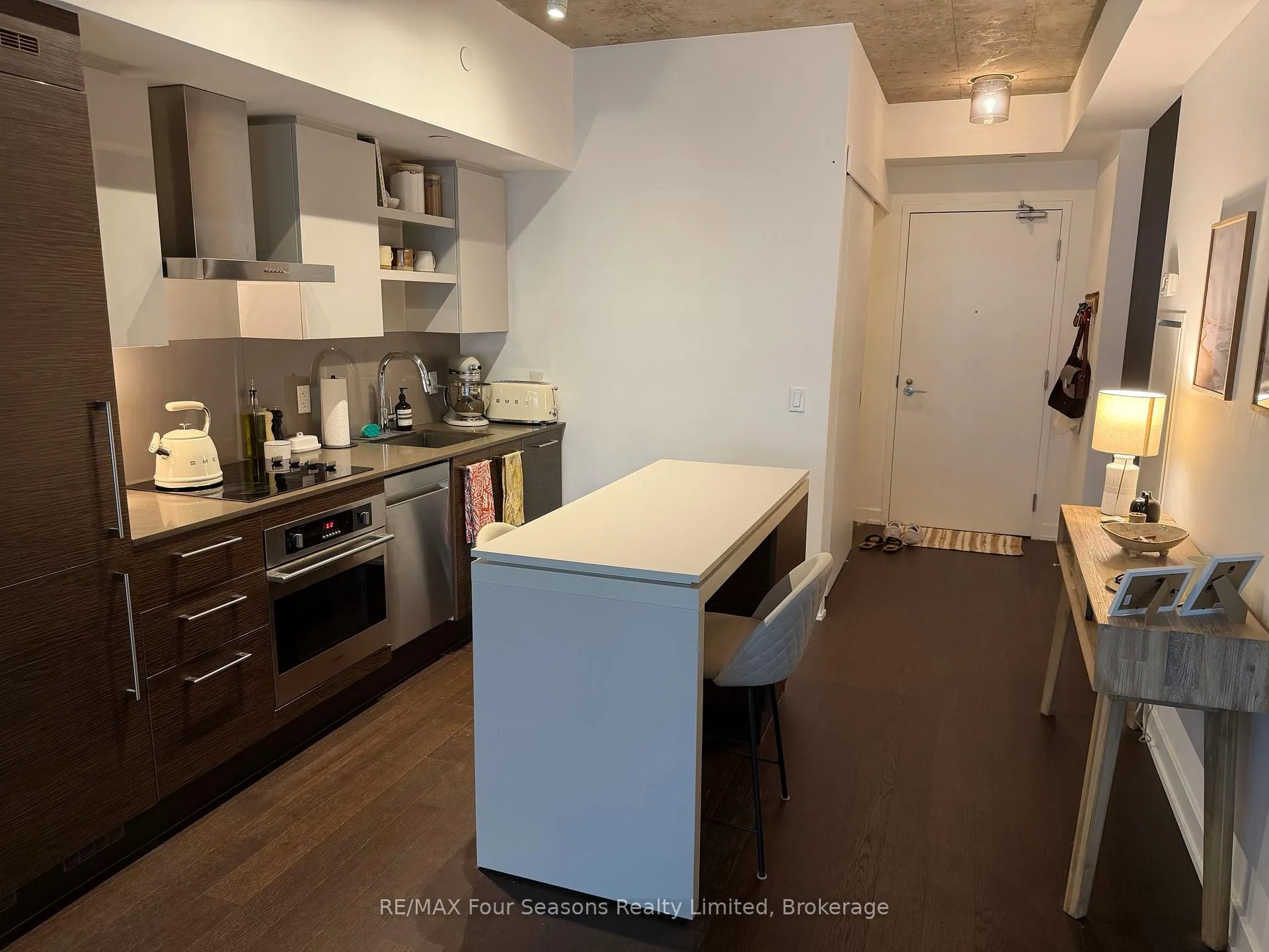 Photo 4 of Unit 325, 1030 King Street W, Toronto, Niagara — HOMEH