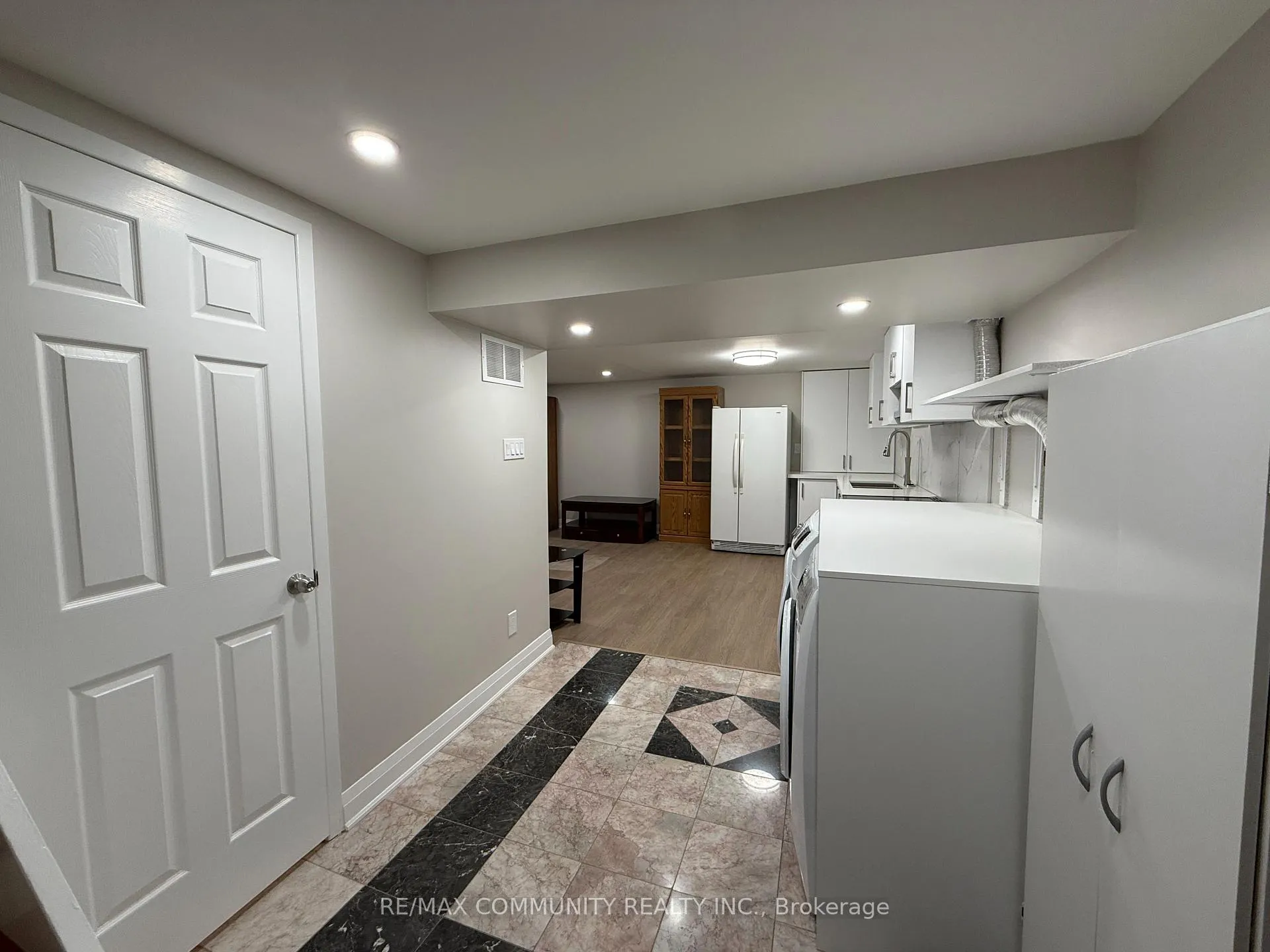 Photo 2 of Unit LOWER, 31 Friar Tuck Road, Markham, Bullock — HOMEH