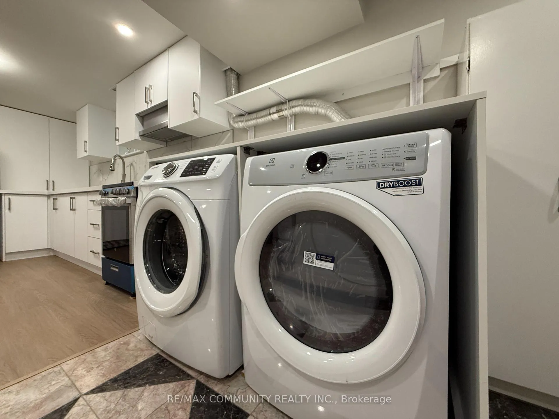 Photo 4 of Unit LOWER, 31 Friar Tuck Road, Markham, Bullock — HOMEH