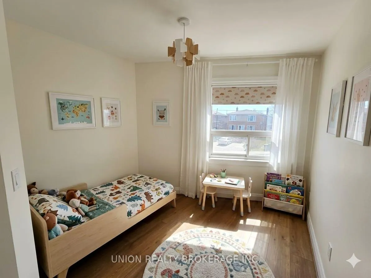 Photo 5 of Unit Upper Unit, 582 Danforth Road, Scarborough, Clairlea-Birchmount — HOMEH