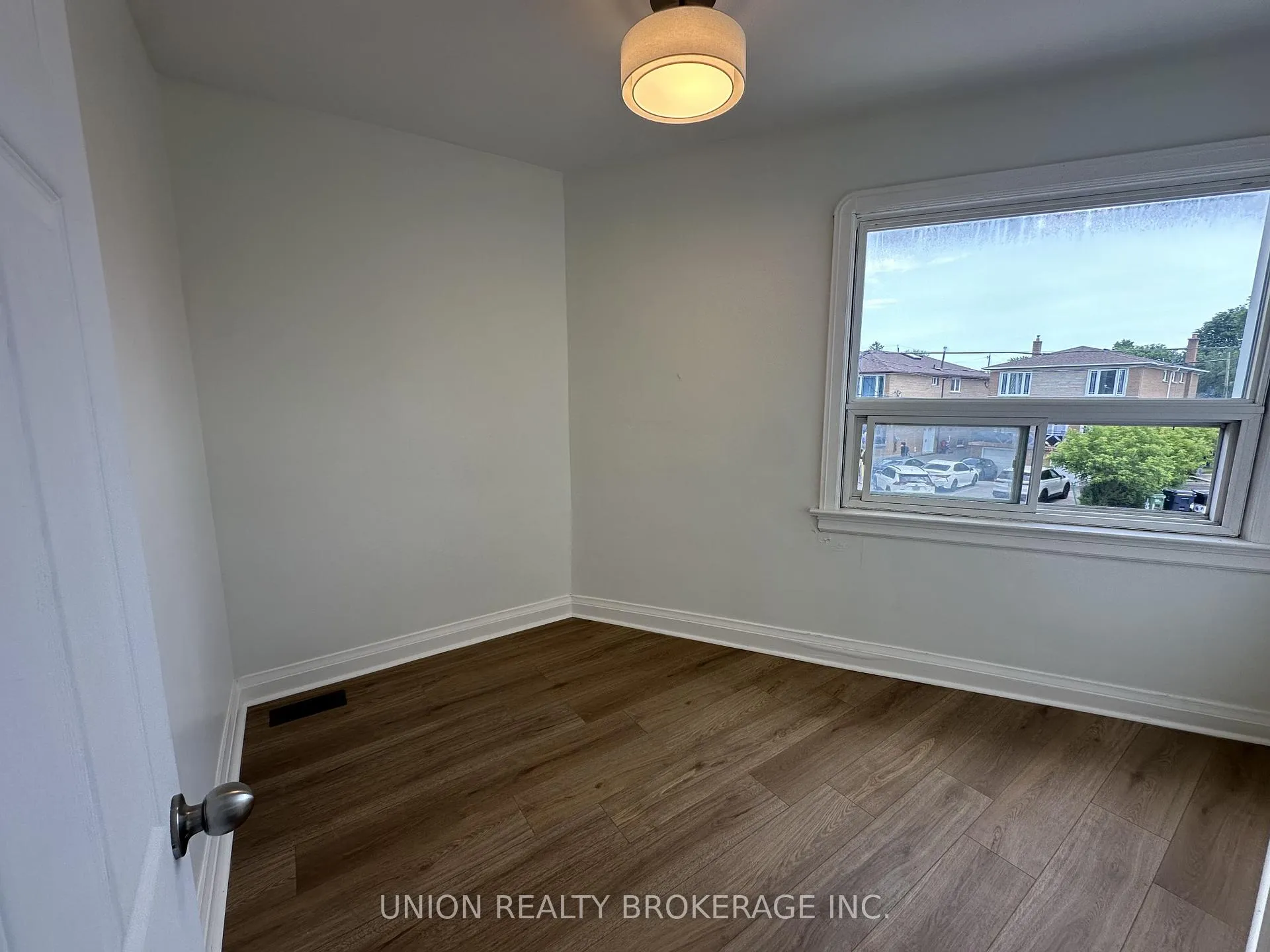 Photo 6 of Unit Upper Unit, 582 Danforth Road, Scarborough, Clairlea-Birchmount — HOMEH