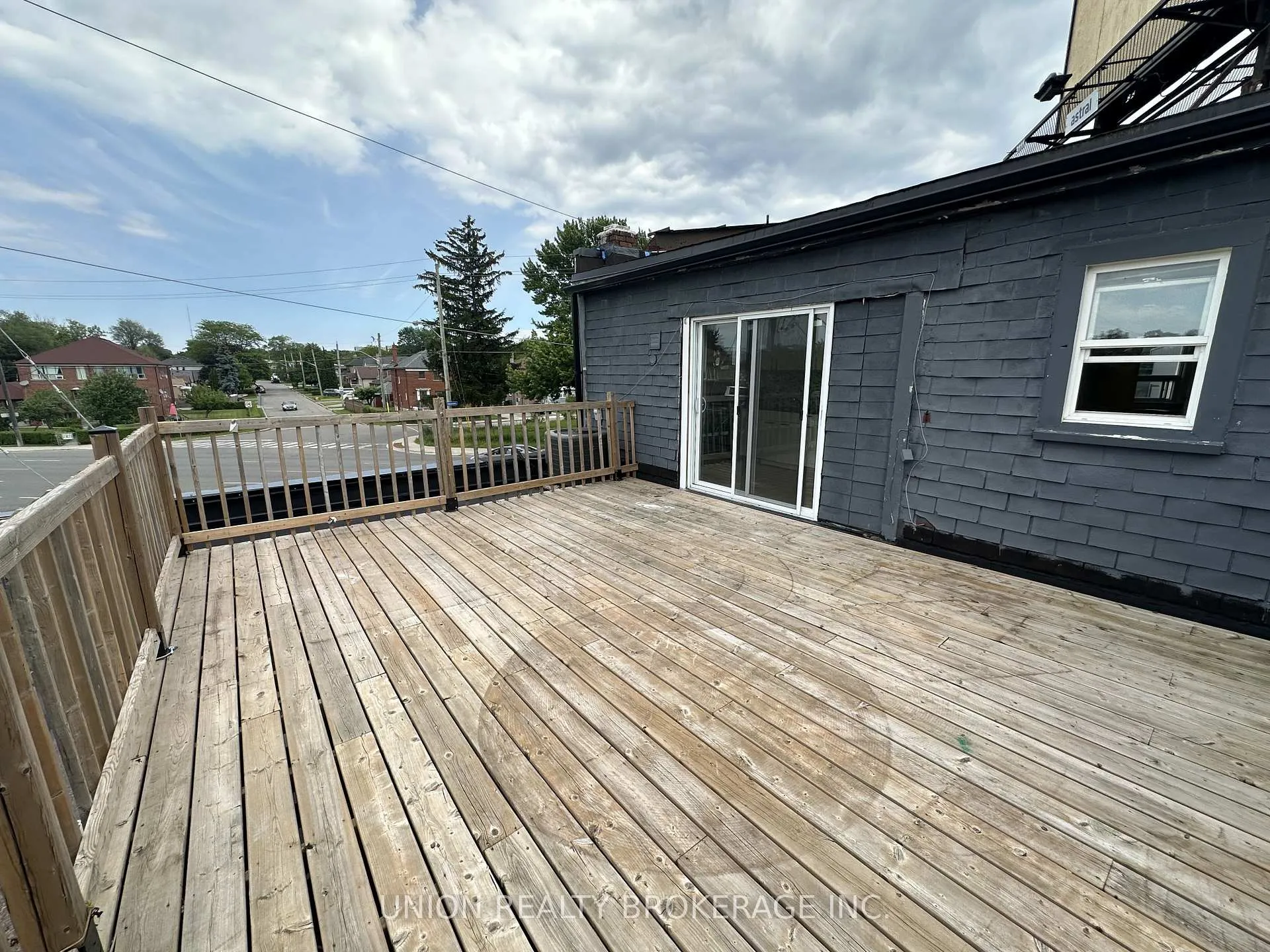 Photo 12 of Unit Upper Unit, 582 Danforth Road, Scarborough, Clairlea-Birchmount — HOMEH