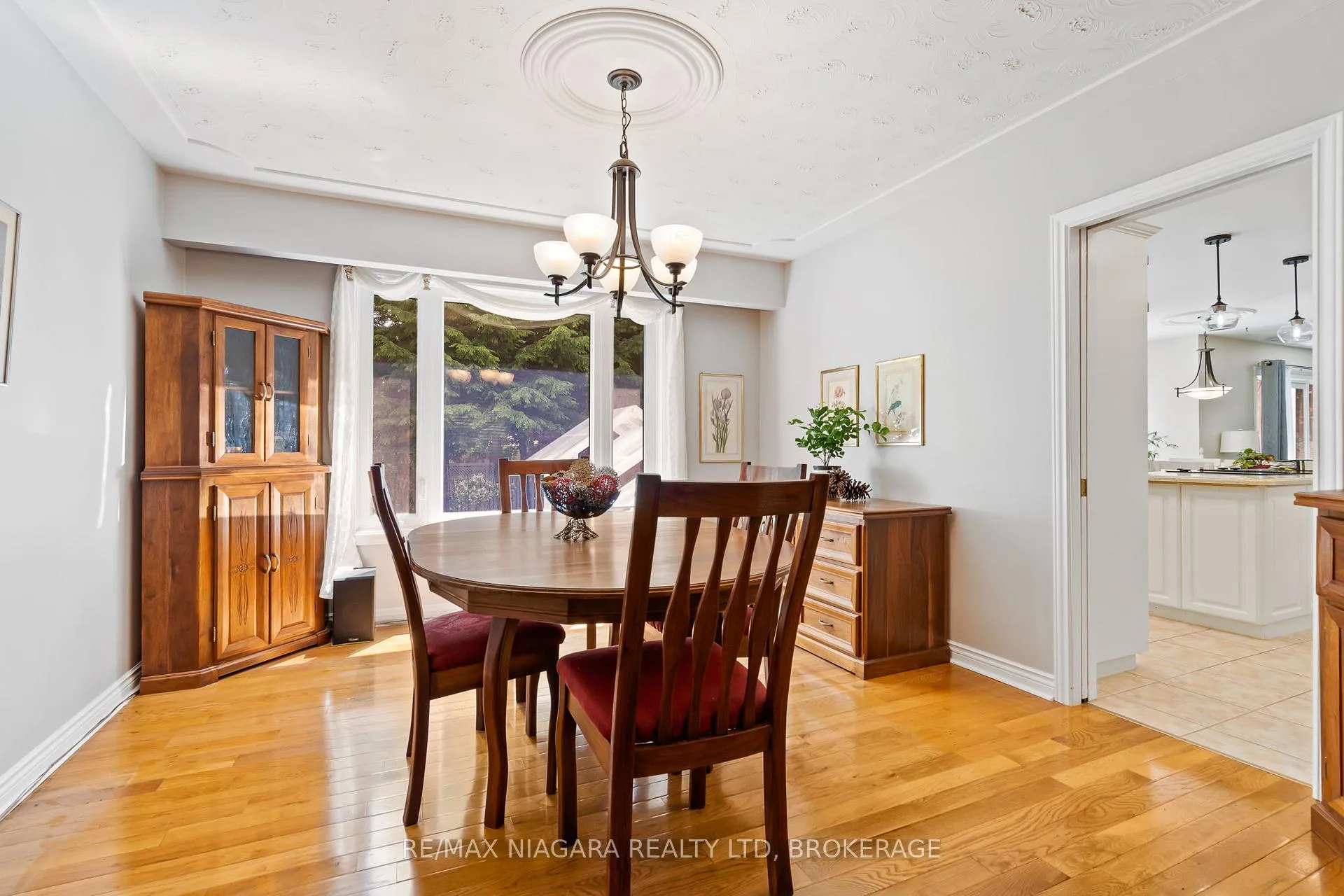 Photo 10 of 15 Deerpark Crescent N, Brampton, Brampton West — HOMEH