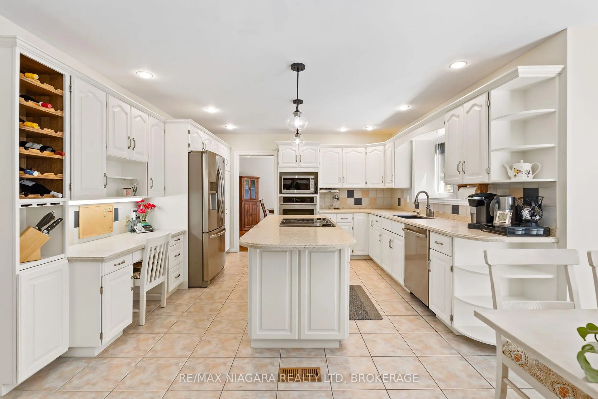 Photo 13 of 15 Deerpark Crescent N, Brampton, Brampton West — HOMEH