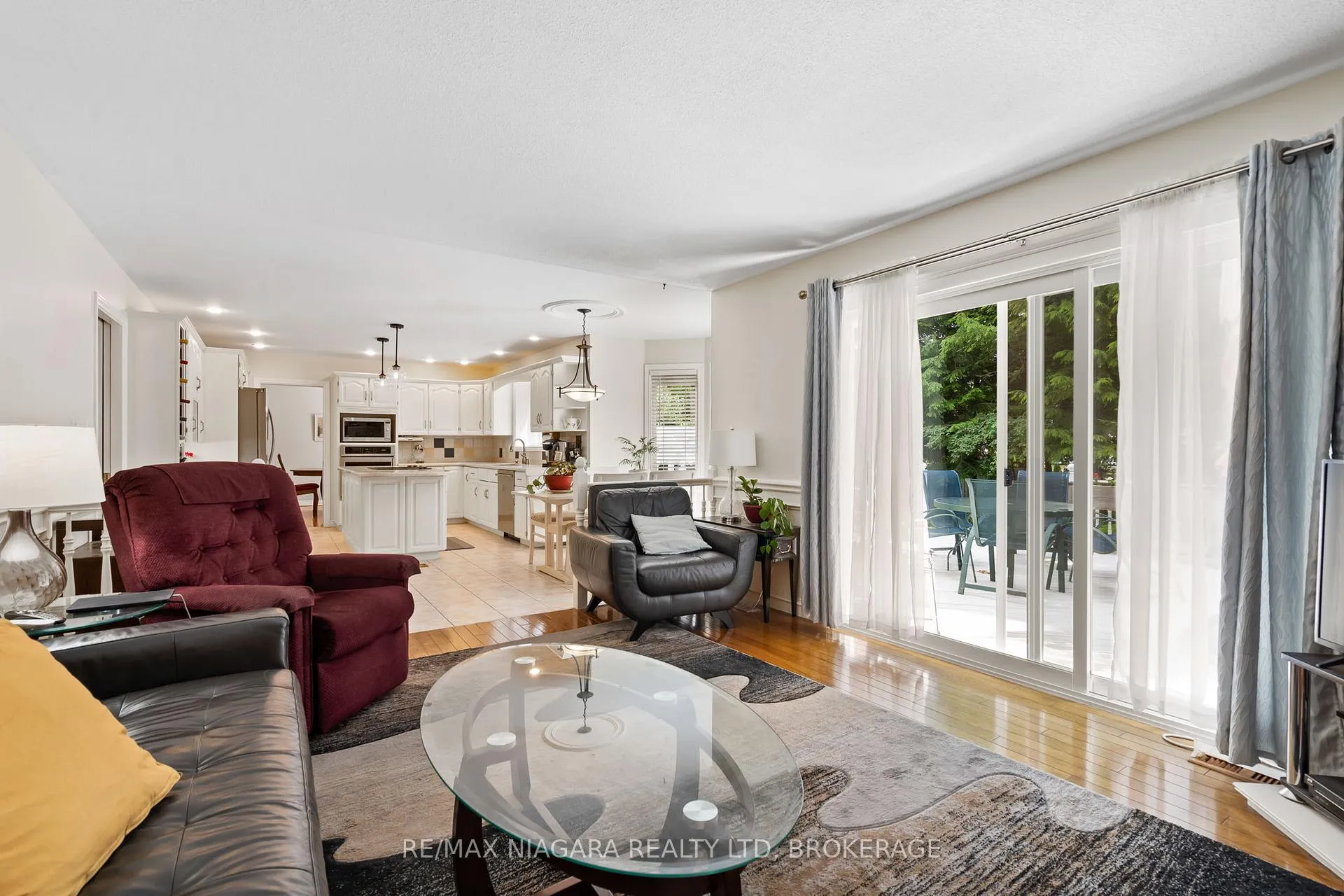 Photo 17 of 15 Deerpark Crescent N, Brampton, Brampton West — HOMEH