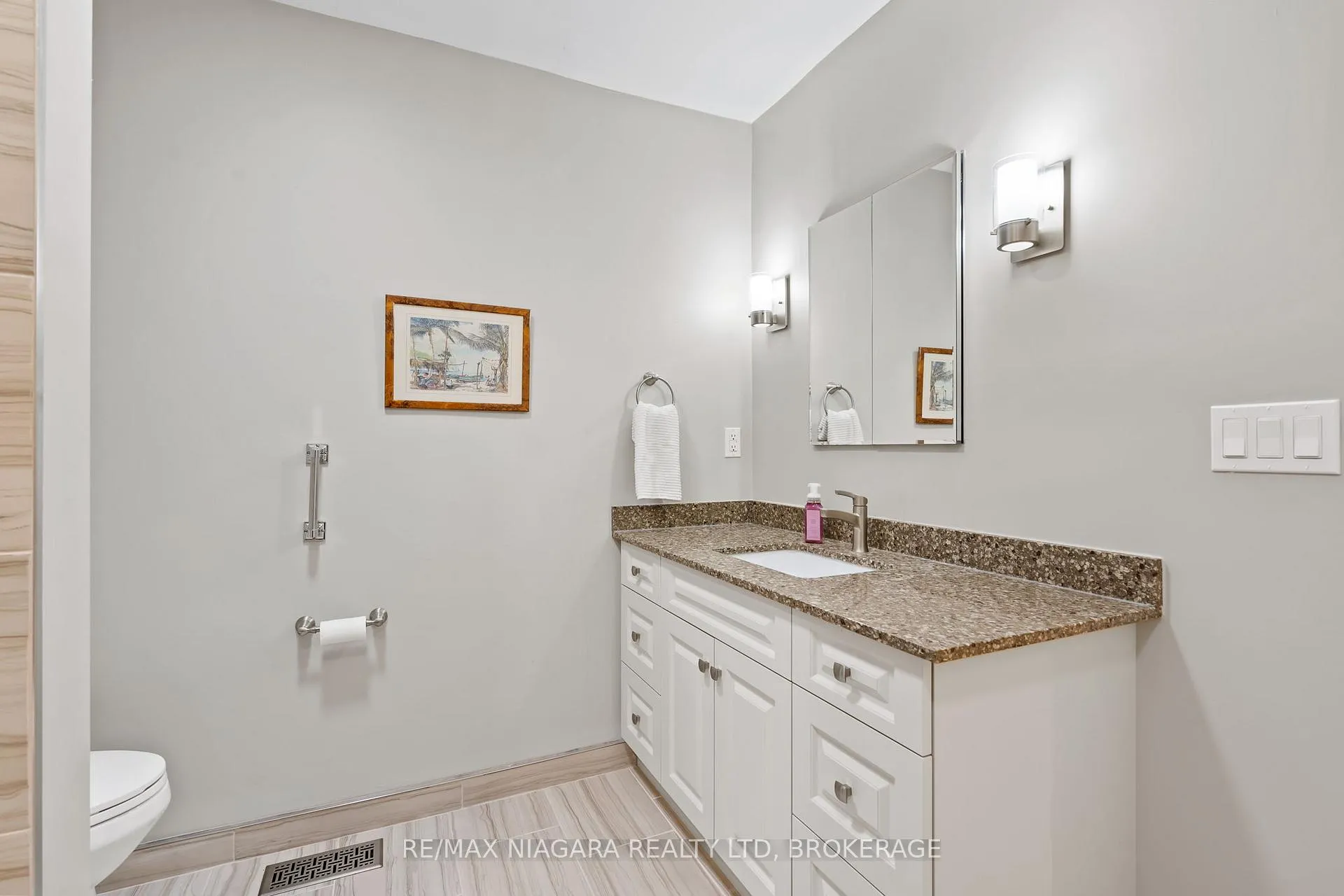 Photo 25 of 15 Deerpark Crescent N, Brampton, Brampton West — HOMEH