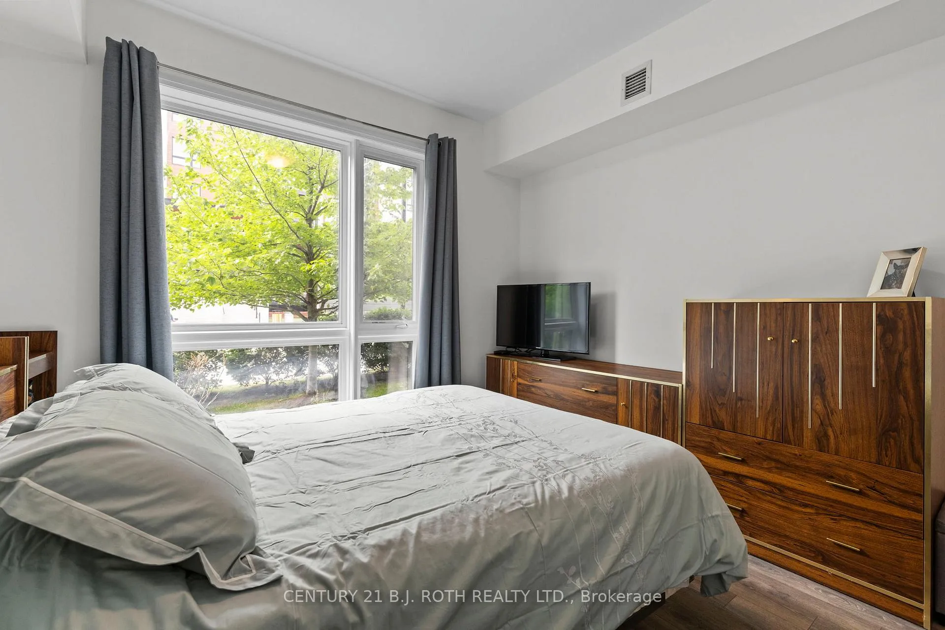 Photo 15 of Unit 107, 300 Essa Road, Barrie, 400 West — HOMEH