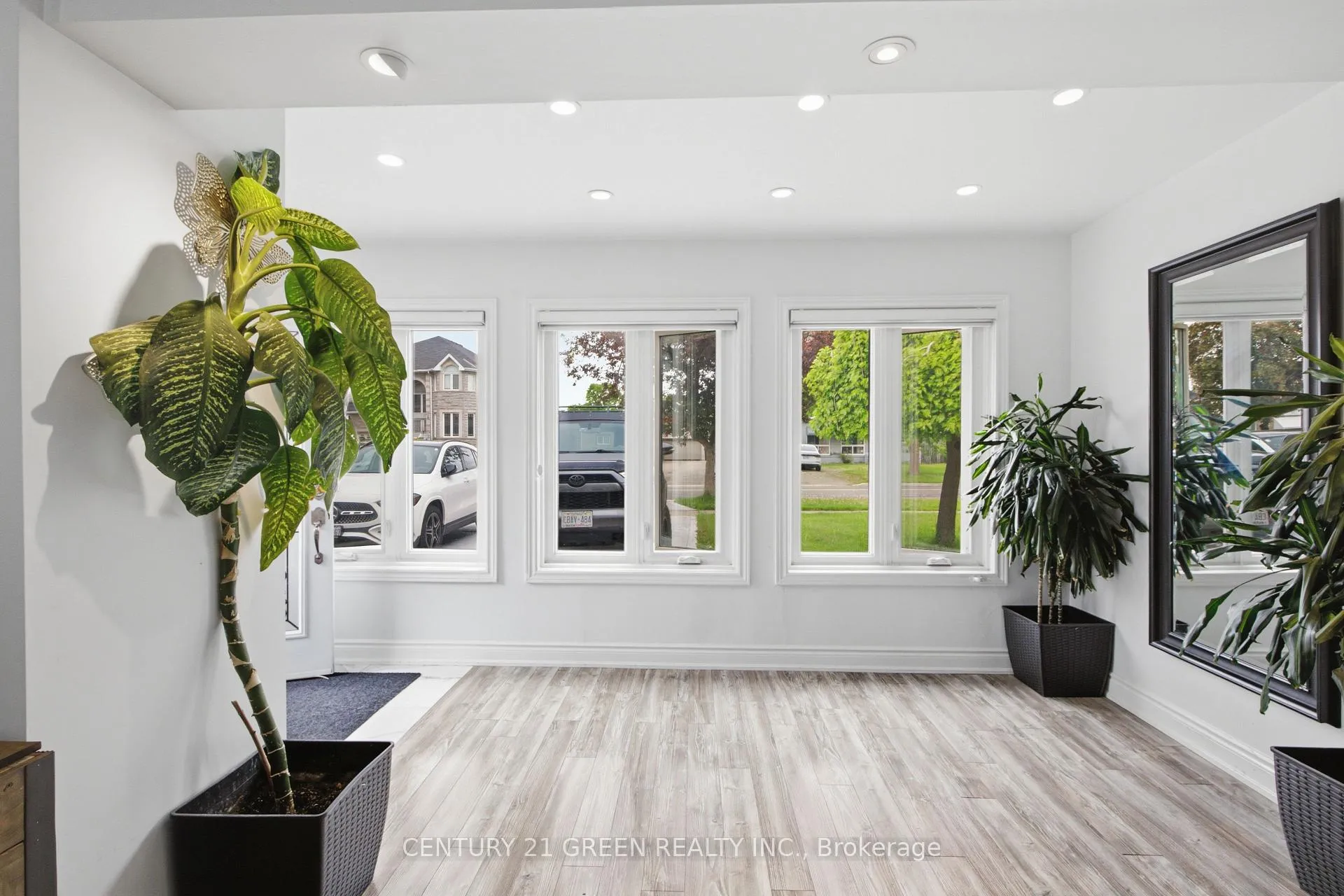 Photo 3 of 7649 Redstone Road, Mississauga, Malton — HOMEH