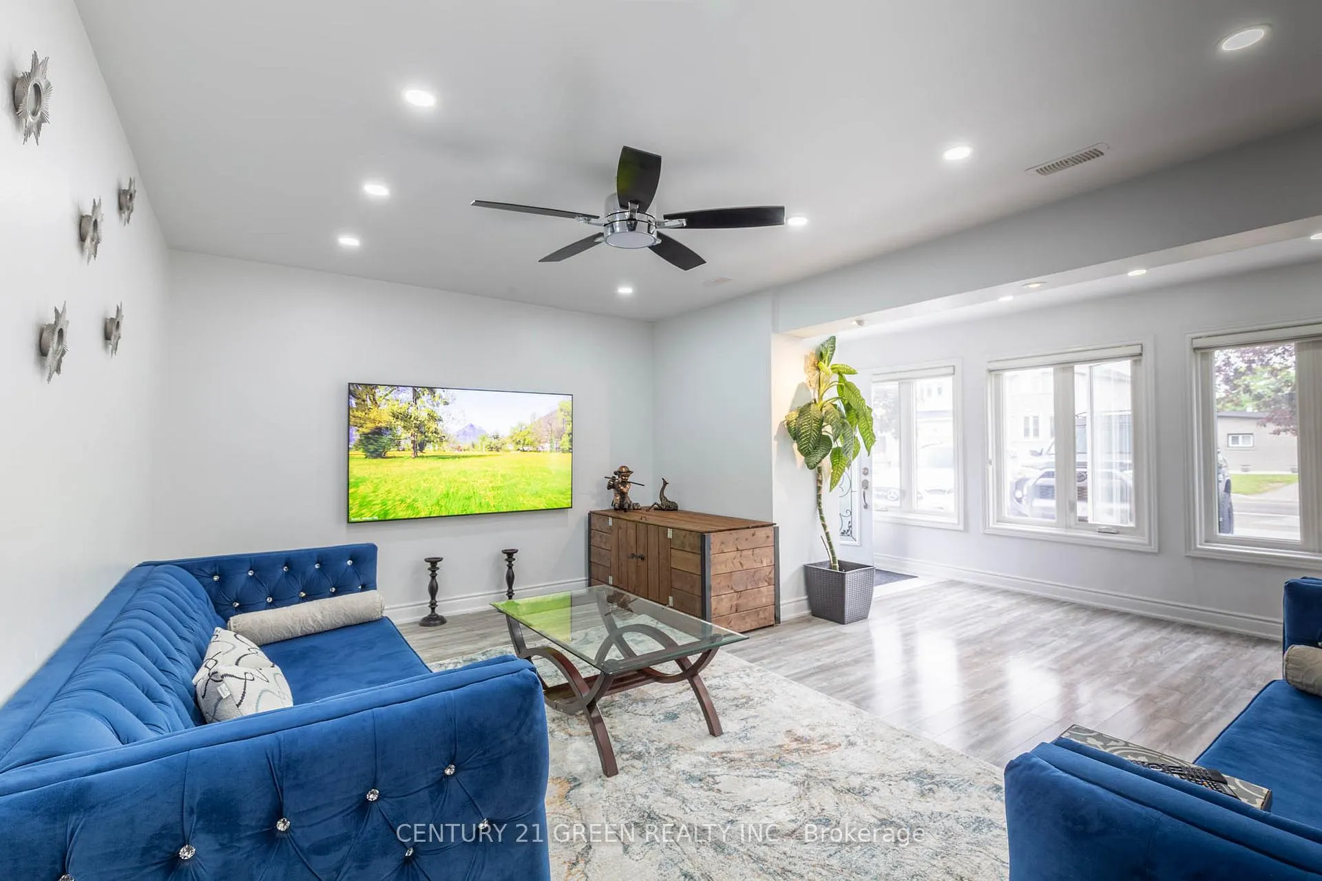 Photo 4 of 7649 Redstone Road, Mississauga, Malton — HOMEH