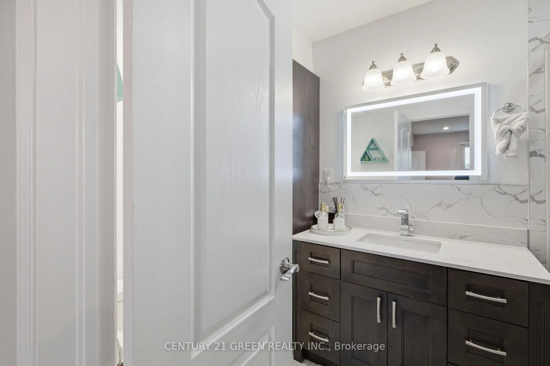 Photo 15 of 7649 Redstone Road, Mississauga, Malton — HOMEH