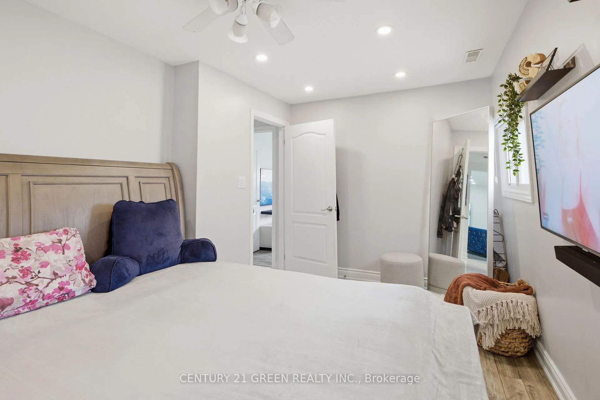 Photo 18 of 7649 Redstone Road, Mississauga, Malton — HOMEH