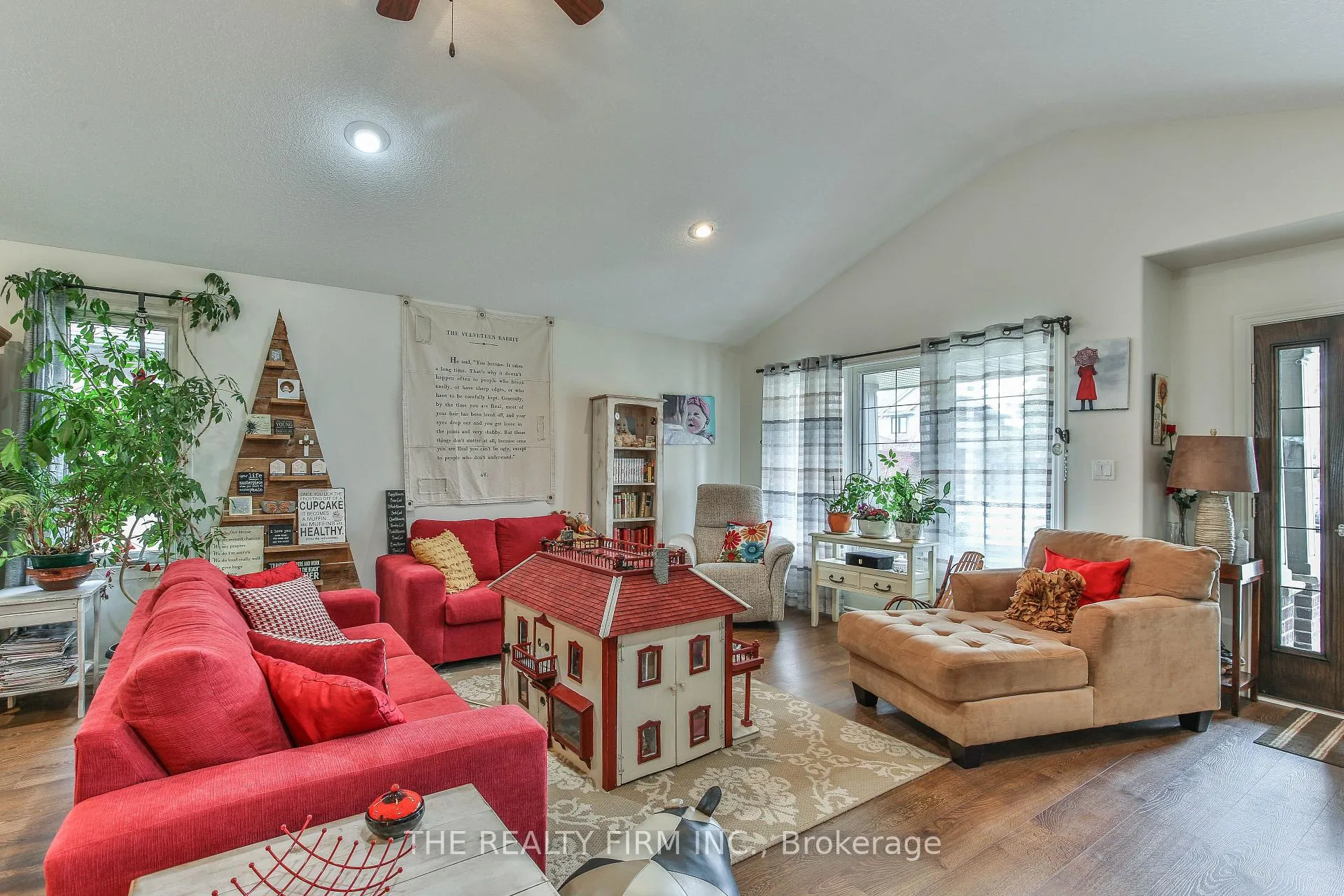 Photo 9 of 2 Ambleside Drive, St. Thomas — HOMEH