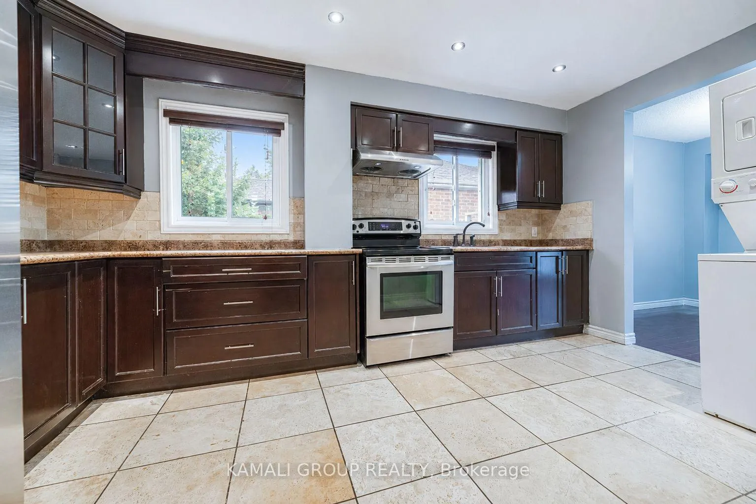 Photo 3 of Unit MAIN, 77 Ecclestone Drive, Brampton, Brampton West — HOMEH