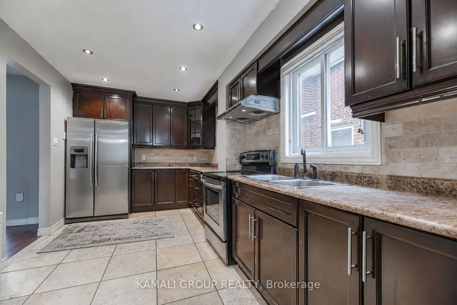 Photo 4 of Unit MAIN, 77 Ecclestone Drive, Brampton, Brampton West — HOMEH
