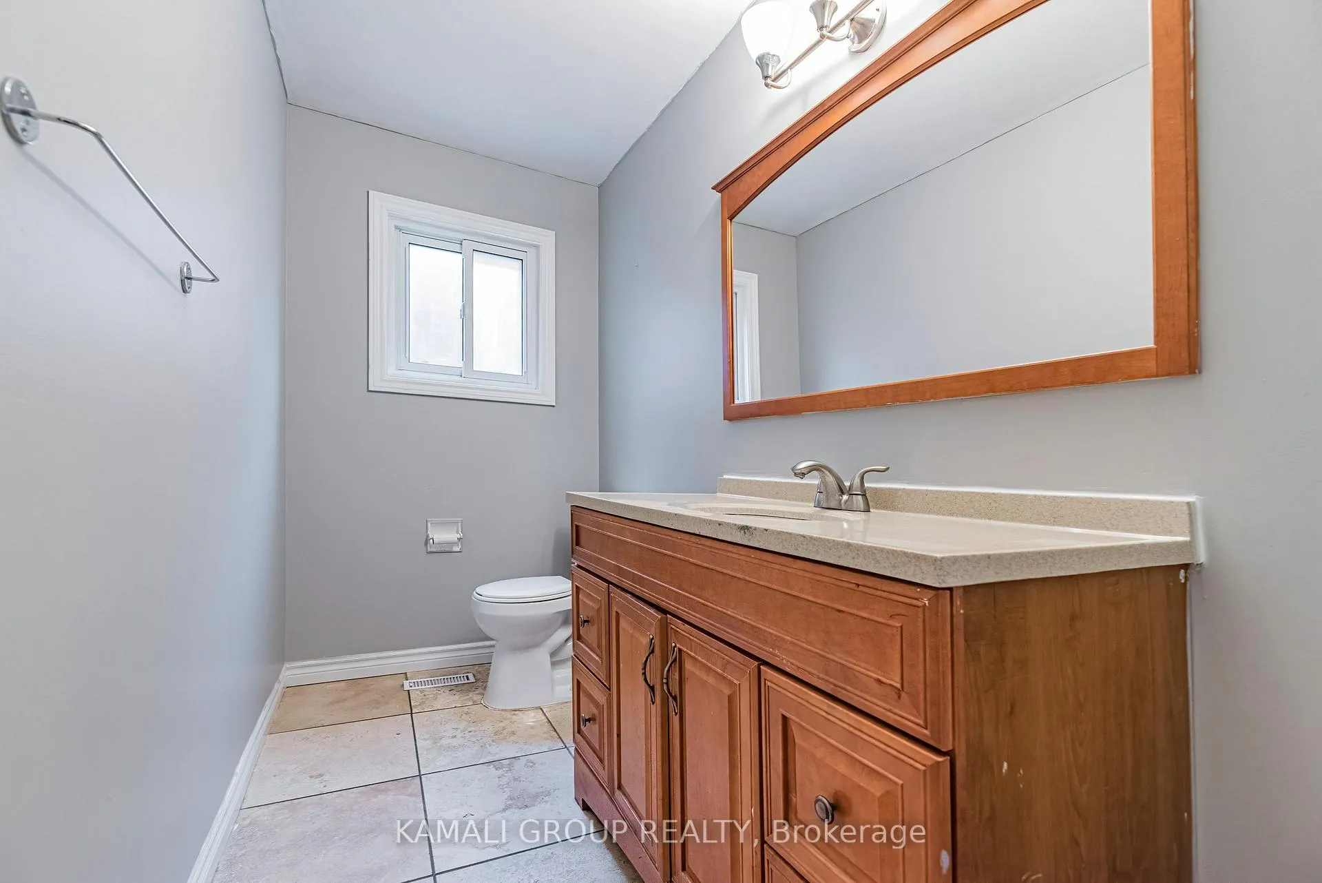 Photo 6 of Unit MAIN, 77 Ecclestone Drive, Brampton, Brampton West — HOMEH
