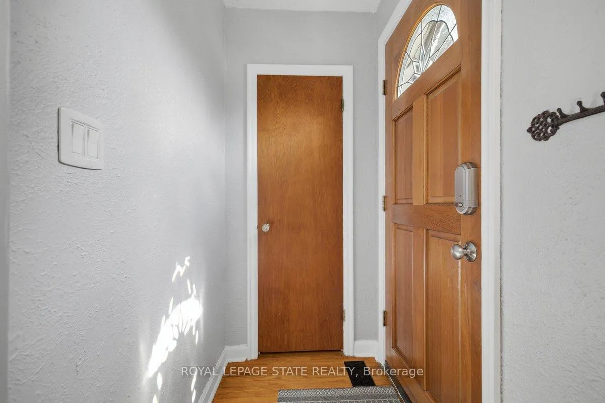 Photo 2 of 216 Summerhill Avenue, Hamilton, Glenview — HOMEH