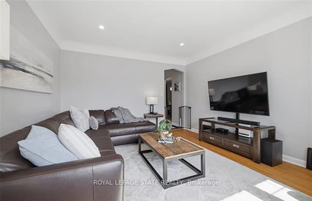 Photo 3 of 216 Summerhill Avenue, Hamilton, Glenview — HOMEH