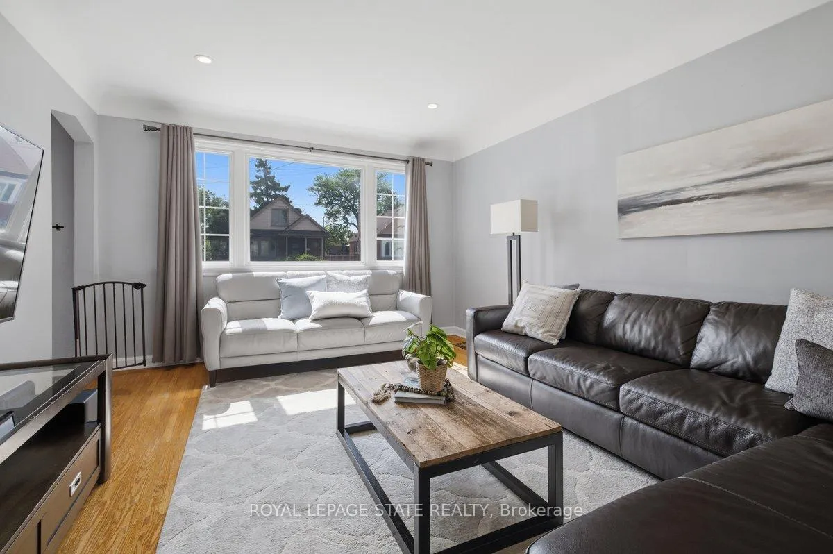 Photo 4 of 216 Summerhill Avenue, Hamilton, Glenview — HOMEH