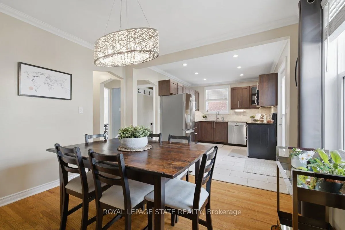 Photo 5 of 216 Summerhill Avenue, Hamilton, Glenview — HOMEH