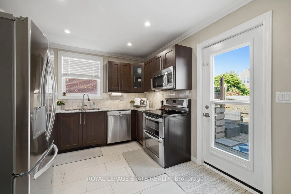 Photo 8 of 216 Summerhill Avenue, Hamilton, Glenview — HOMEH