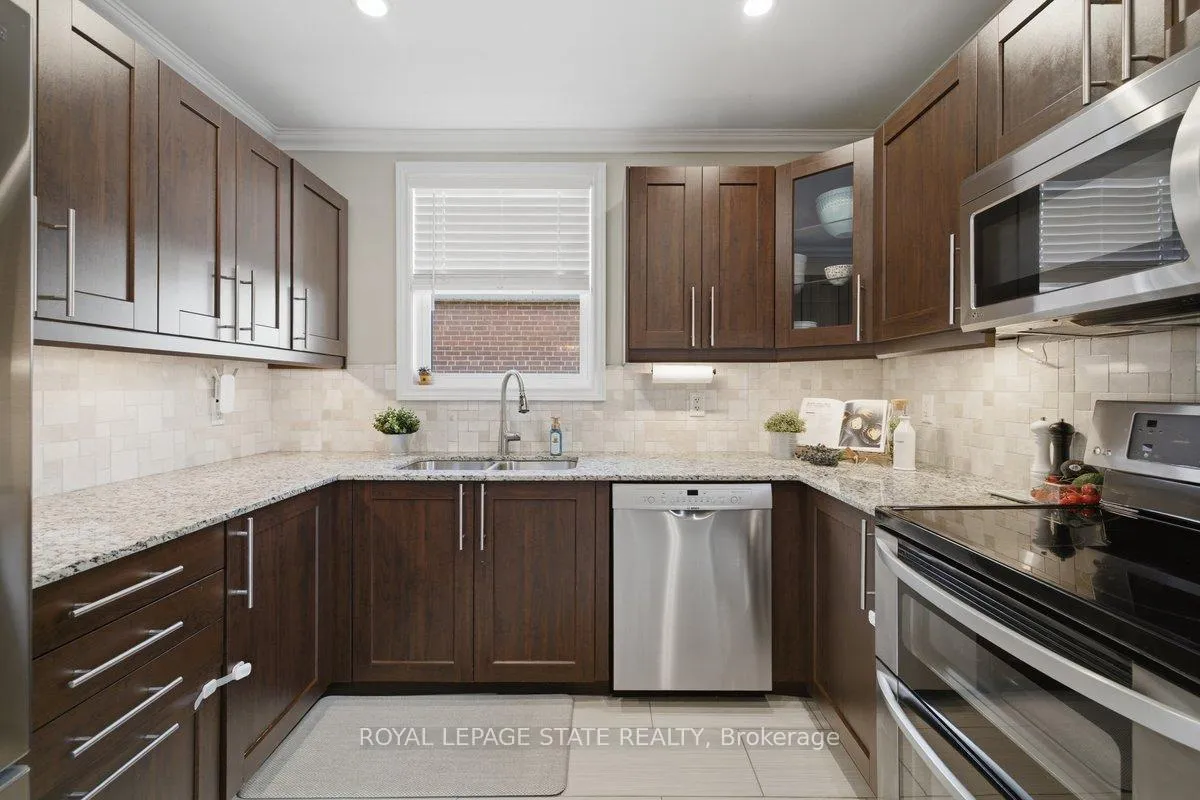 Photo 9 of 216 Summerhill Avenue, Hamilton, Glenview — HOMEH