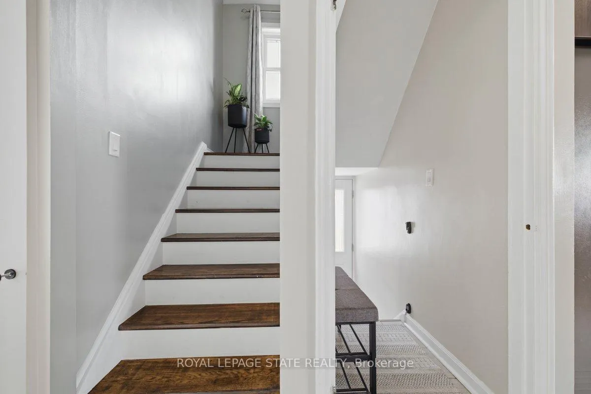 Photo 13 of 216 Summerhill Avenue, Hamilton, Glenview — HOMEH