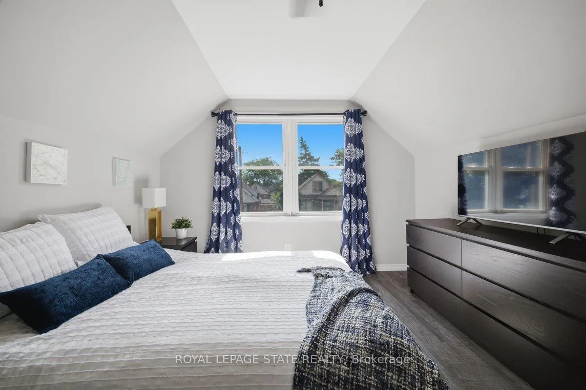 Photo 16 of 216 Summerhill Avenue, Hamilton, Glenview — HOMEH