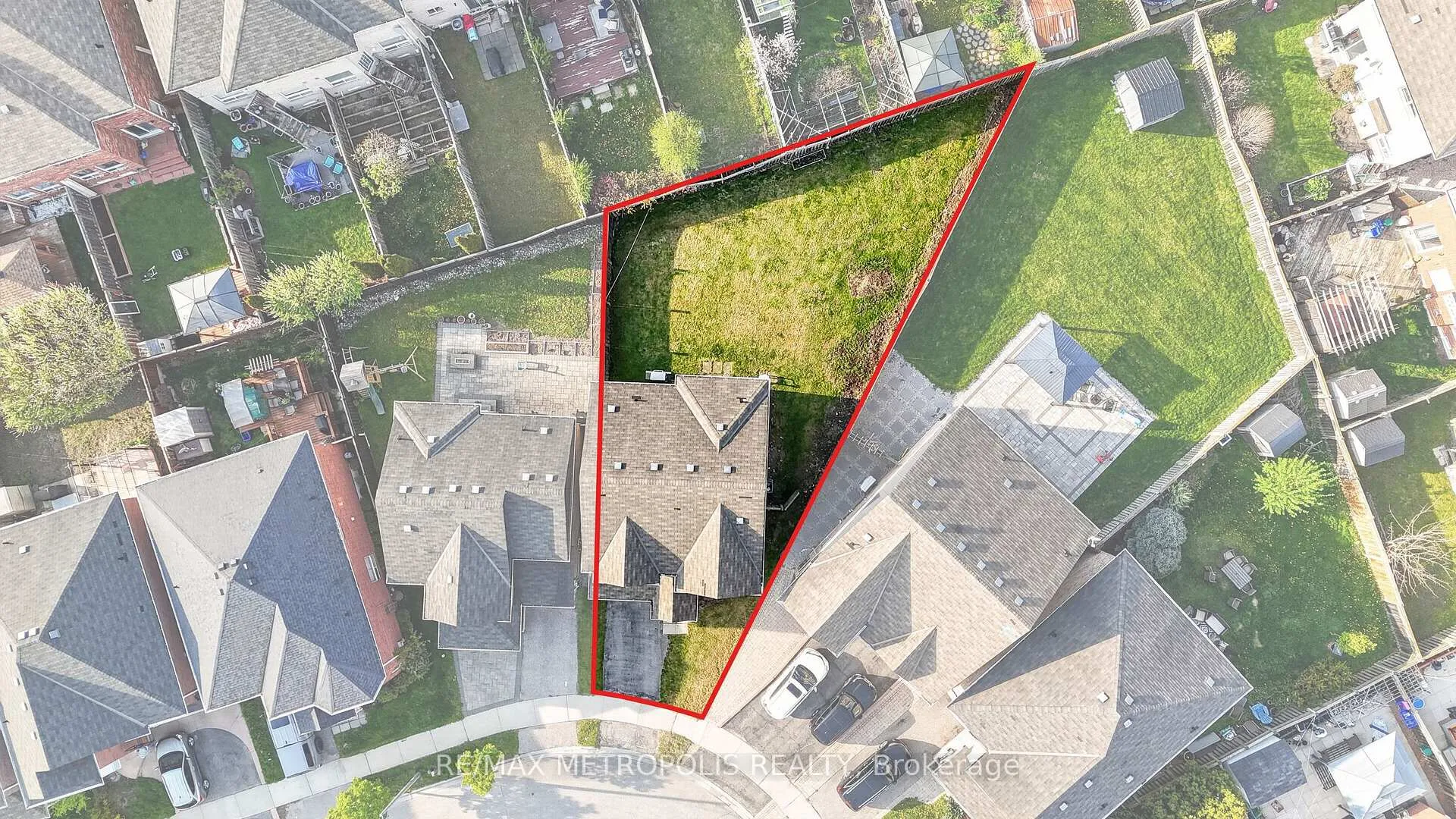 Photo 4 of 83 Greenhalf Drive, Ajax, South East — HOMEH