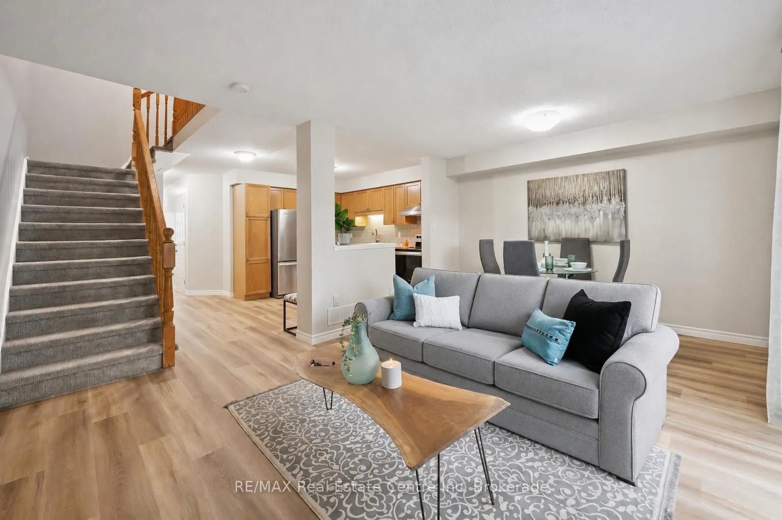 Photo 3 of Unit 44, 124 Gosling Gardens, Guelph, Clairfields/Hanlon Business Park — HOMEH
