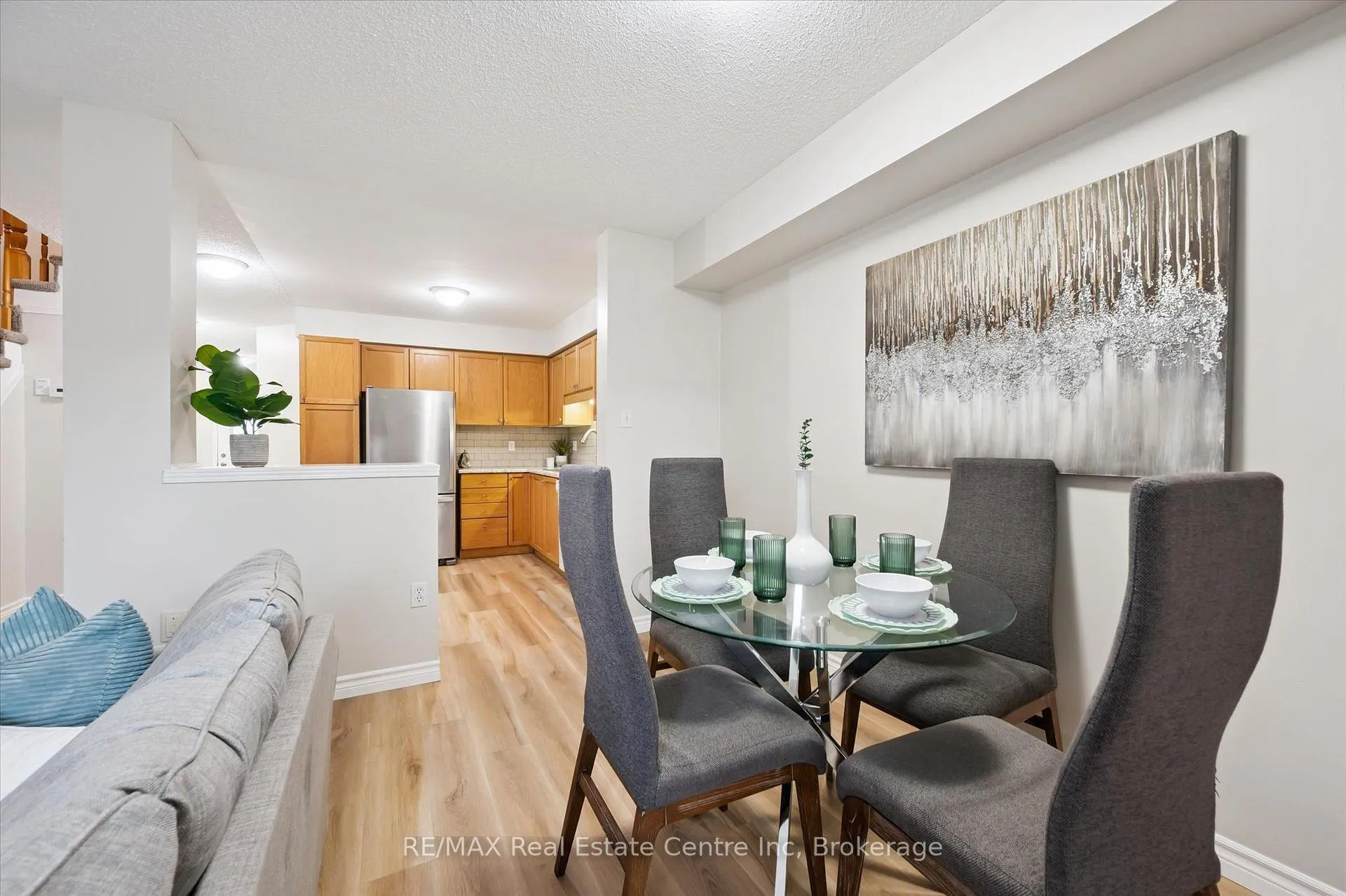 Photo 4 of Unit 44, 124 Gosling Gardens, Guelph, Clairfields/Hanlon Business Park — HOMEH