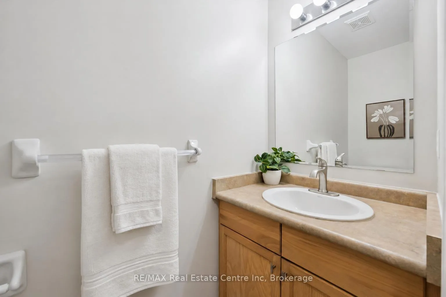 Photo 7 of Unit 44, 124 Gosling Gardens, Guelph, Clairfields/Hanlon Business Park — HOMEH