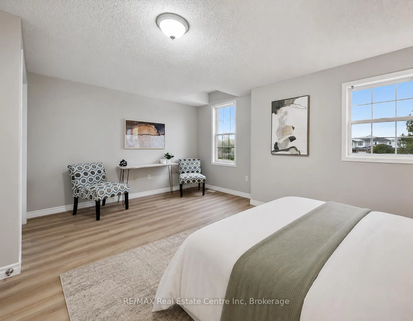 Photo 9 of Unit 44, 124 Gosling Gardens, Guelph, Clairfields/Hanlon Business Park — HOMEH
